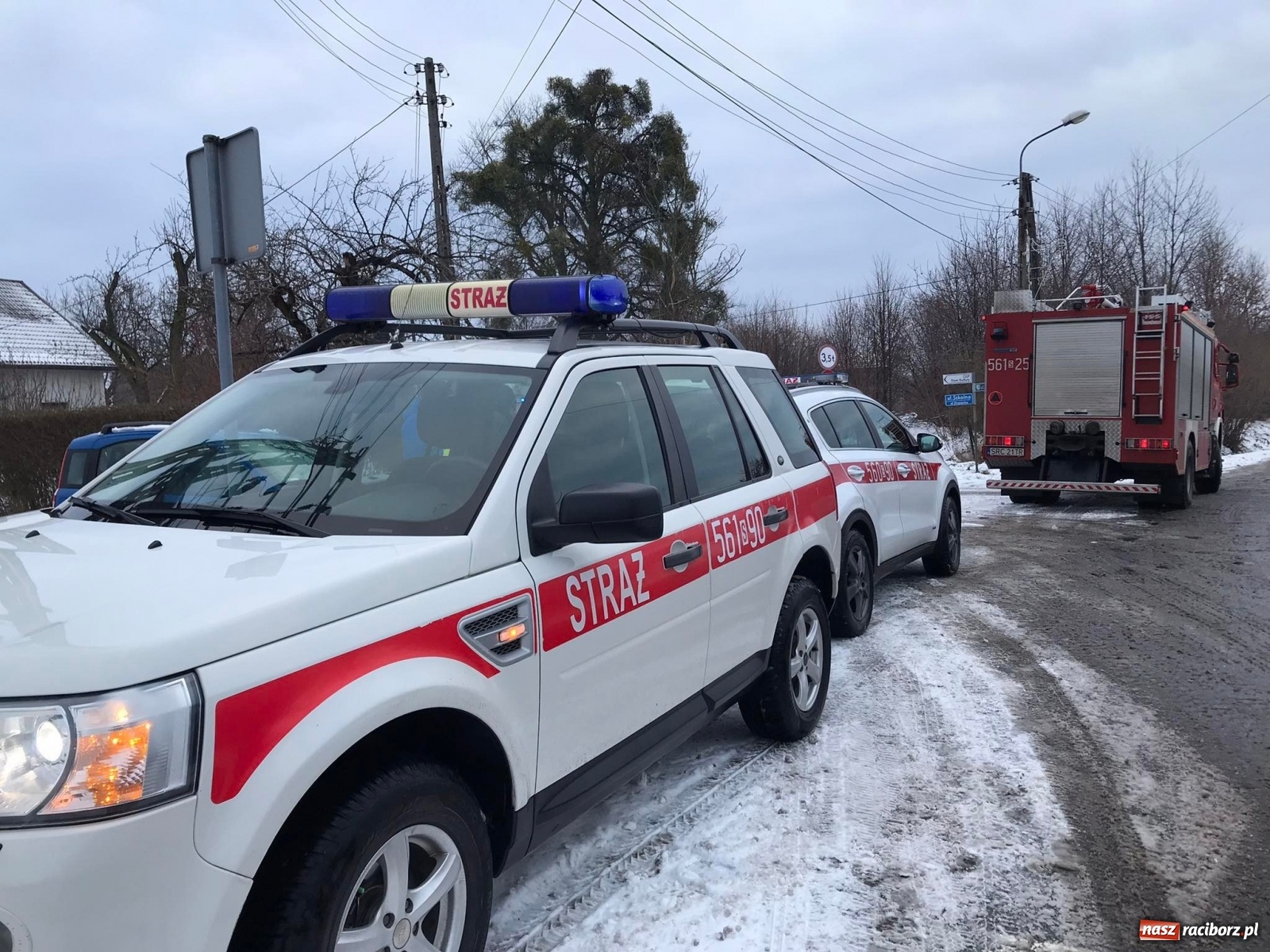 Zdjęcie w galerii na portalu naszraciborz.pl: Mężczyzna pod zawalonym stropem - strażacy ruszyli do akcji w Łańcach [FOTO] wiadomości z regionu