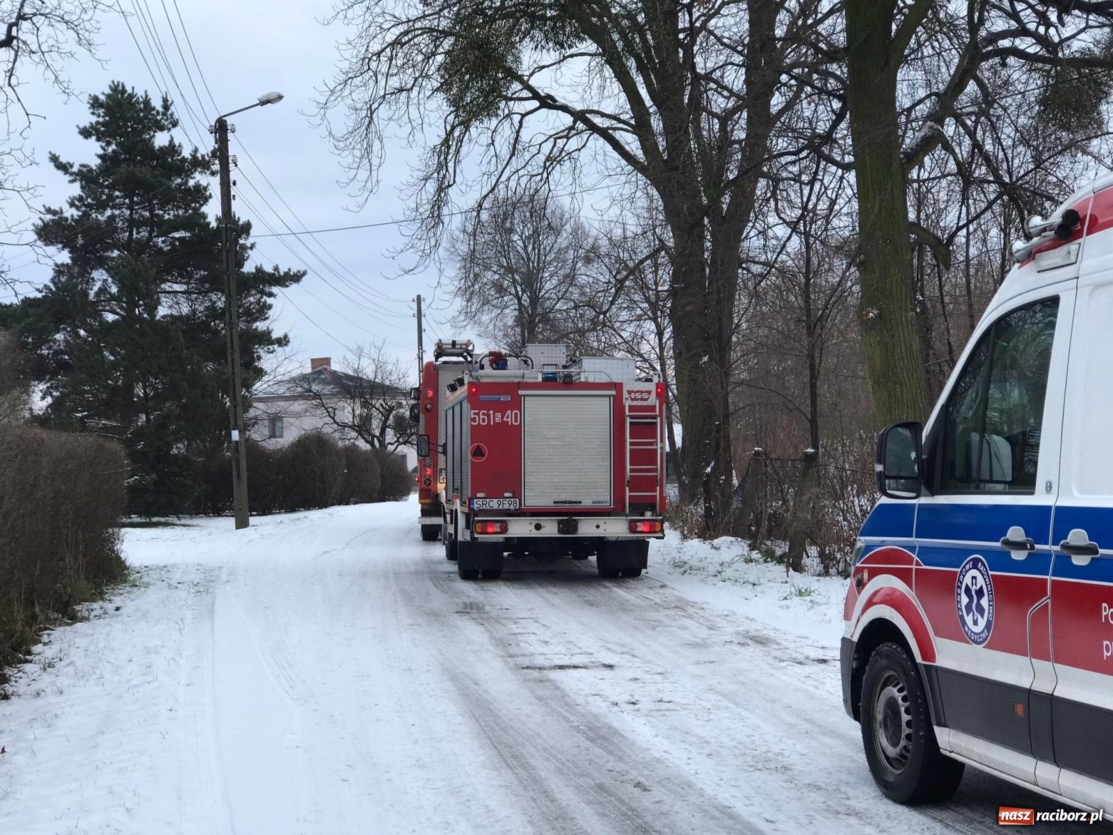 Zdjęcie w galerii na portalu naszraciborz.pl: Mężczyzna pod zawalonym stropem - strażacy ruszyli do akcji w Łańcach [FOTO] wiadomości z regionu