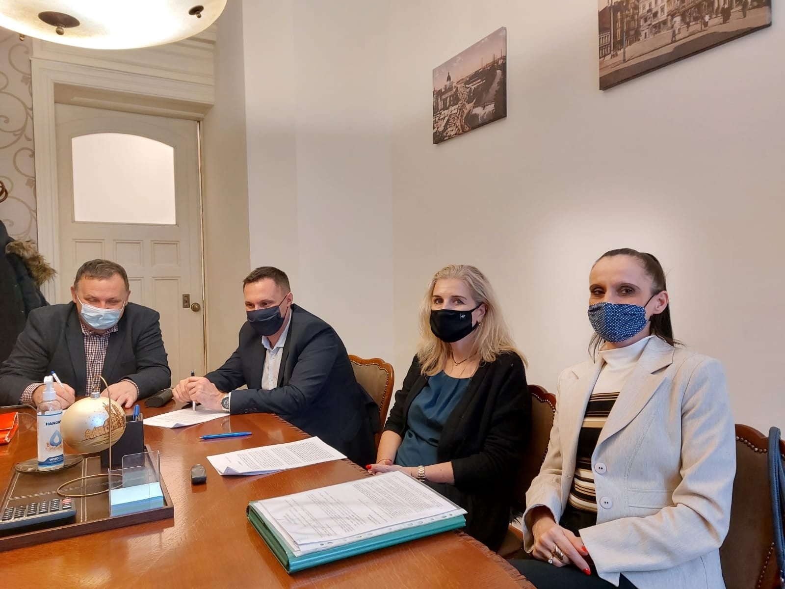 Zdjęcie w galerii na portalu naszraciborz.pl: Kuźniański magistrat kupił pocztę wiadomości z regionu