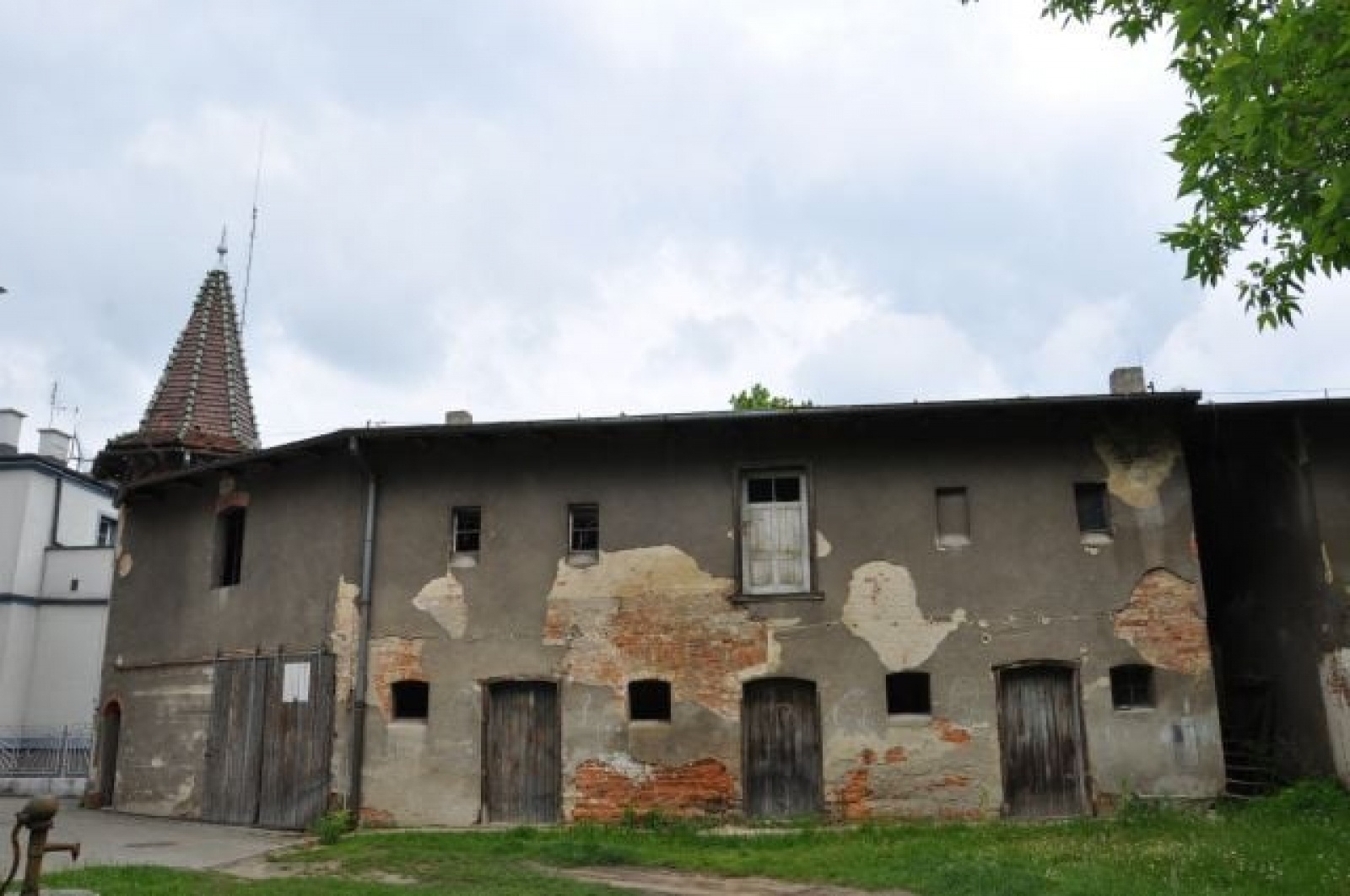 Zdjęcie w galerii na portalu naszraciborz.pl: Kuźniański magistrat kupił pocztę wiadomości z regionu