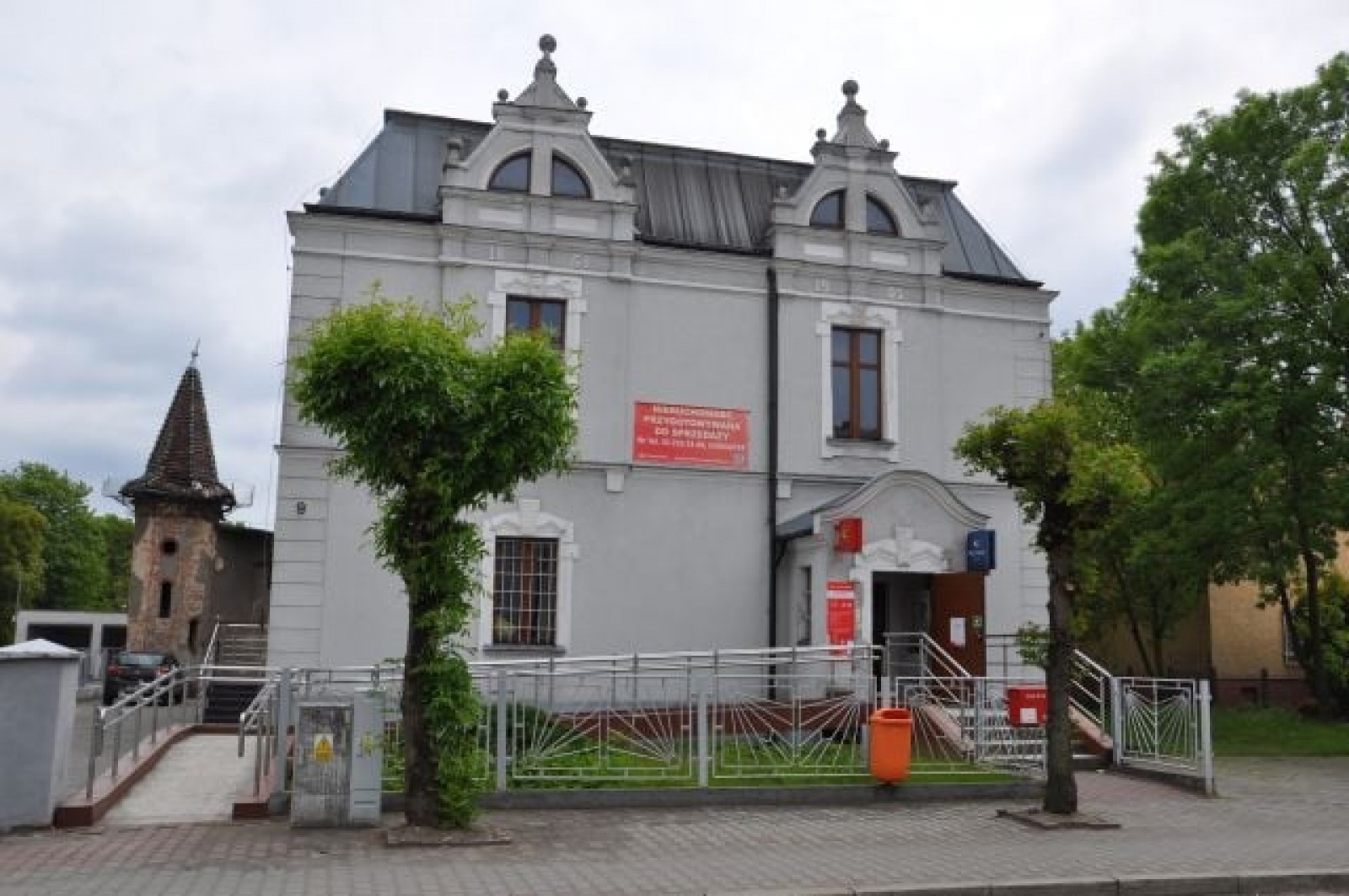 Zdjęcie w galerii na portalu naszraciborz.pl: Kuźniański magistrat kupił pocztę wiadomości z regionu