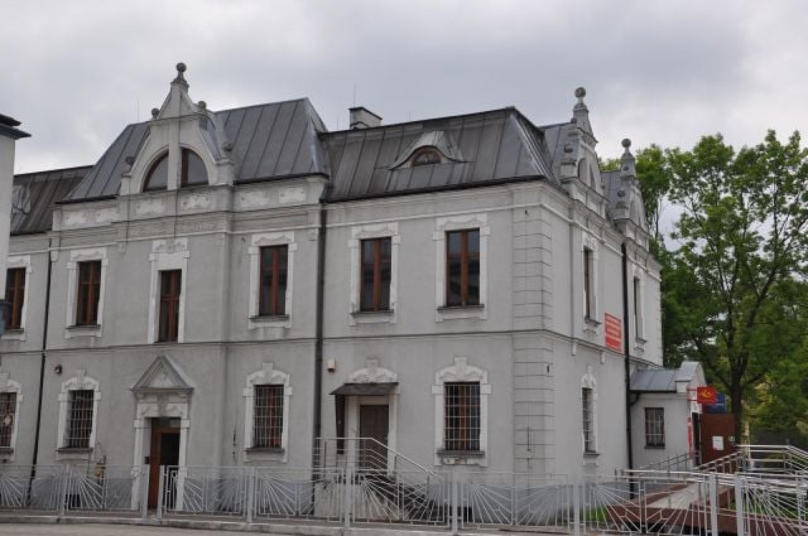 Zdjęcie w galerii na portalu naszraciborz.pl: Kuźniański magistrat kupił pocztę wiadomości z regionu