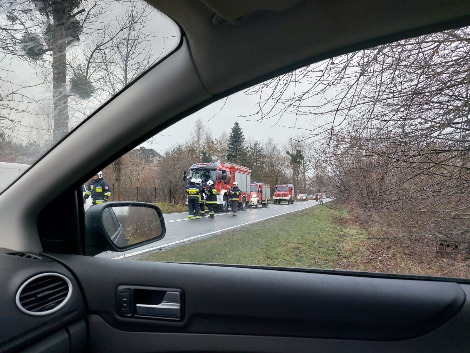 Zdjęcie w galerii na portalu naszraciborz.pl: Raport 998. Volkswagen i fiat zderzyły się na DW 919 z Raciborza do Babic [FOTO] wiadomości z regionu