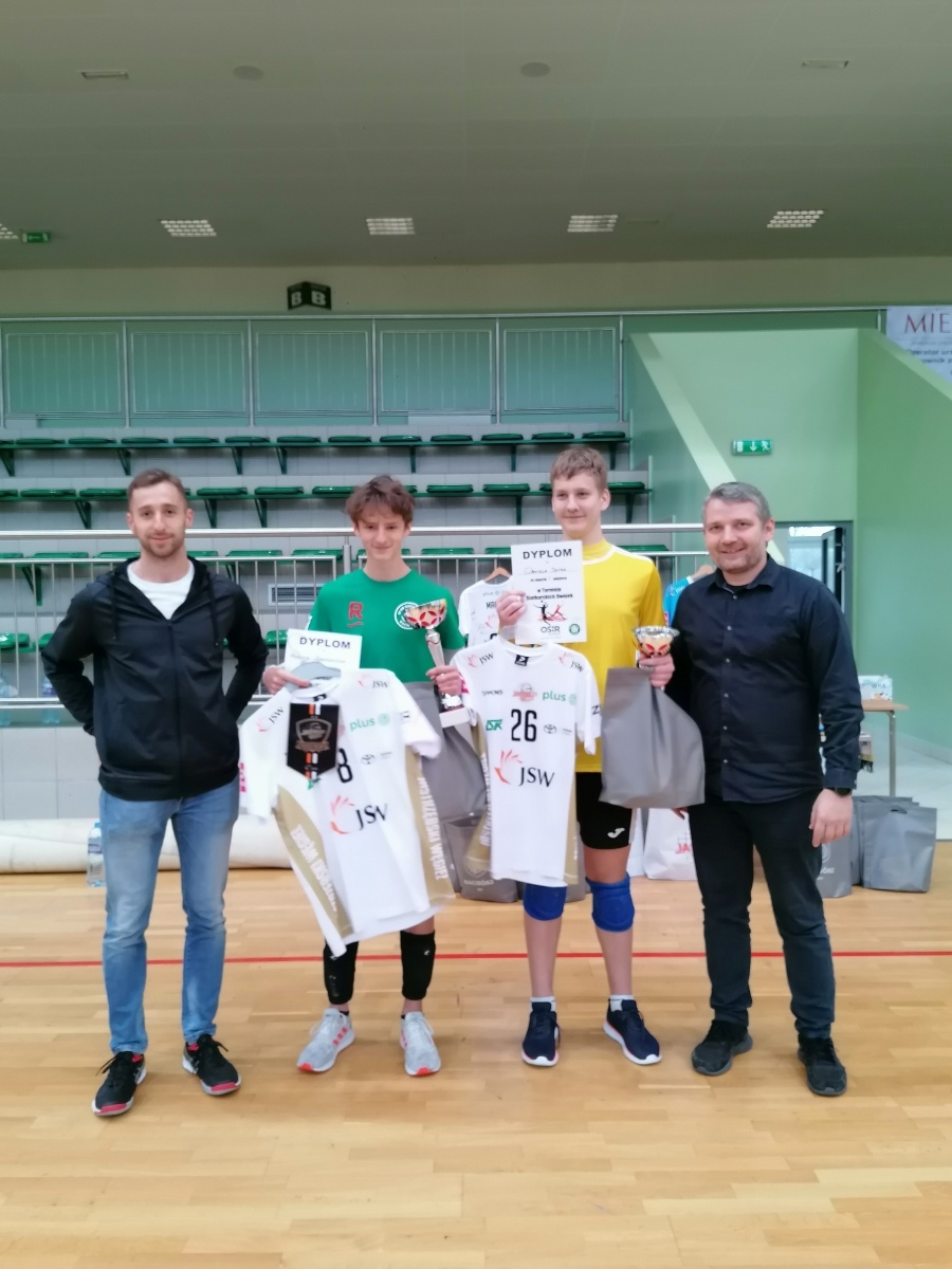 Zdjęcie w galerii na portalu naszraciborz.pl: Turniej siatkarskich dwójek w Arenie Rafako wiadomości z regionu