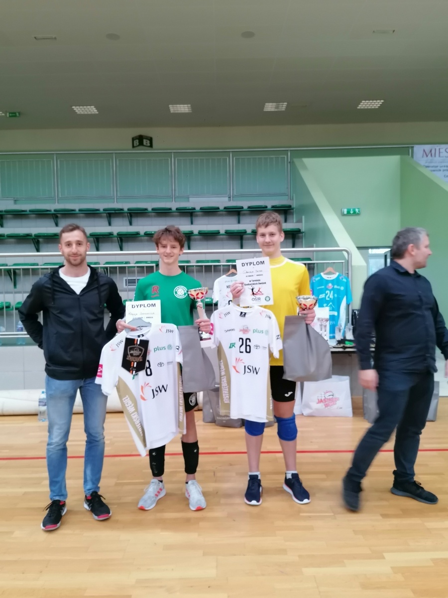 Zdjęcie w galerii na portalu naszraciborz.pl: Turniej siatkarskich dwójek w Arenie Rafako wiadomości z regionu