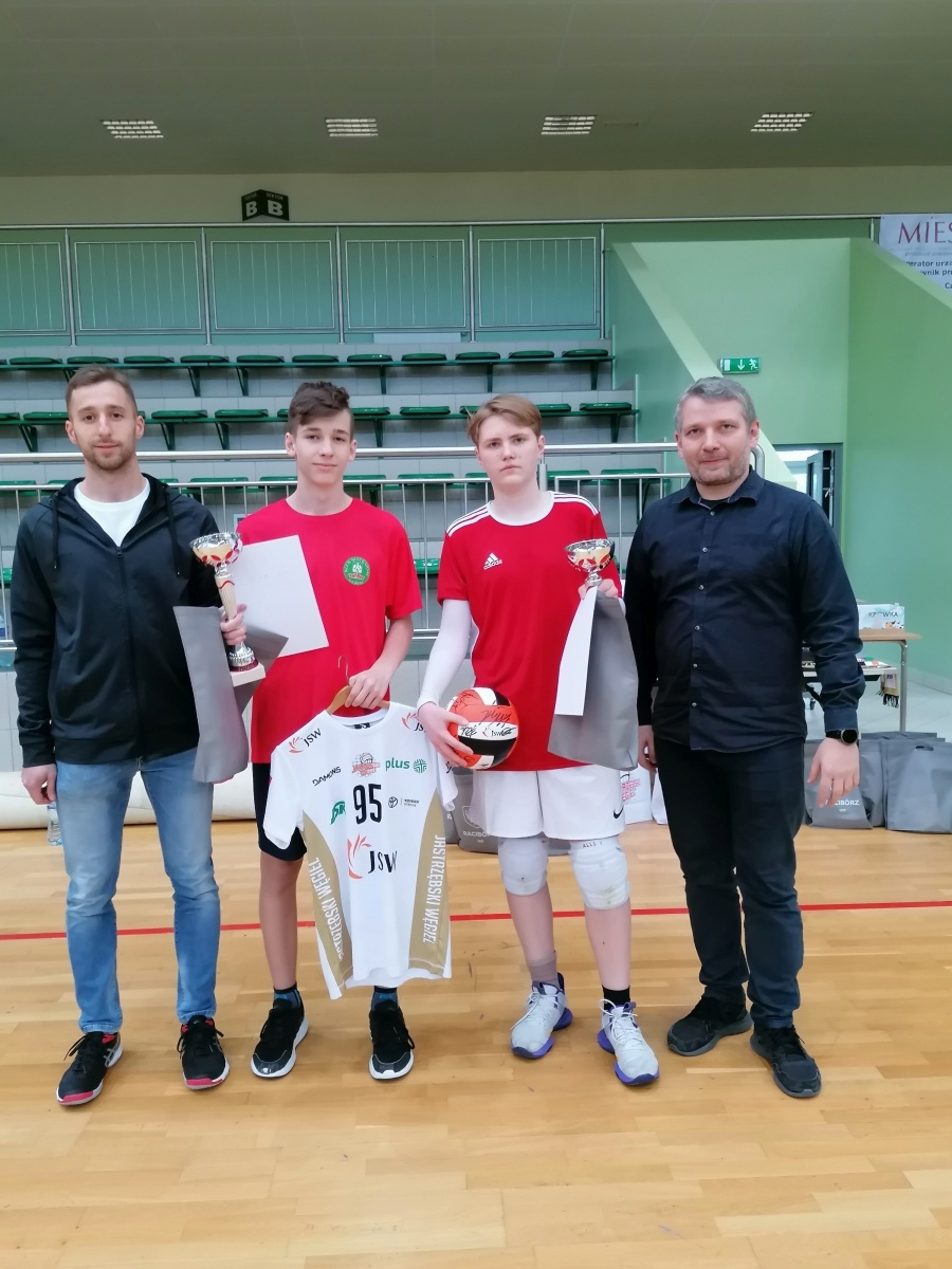 Zdjęcie w galerii na portalu naszraciborz.pl: Turniej siatkarskich dwójek w Arenie Rafako wiadomości z regionu