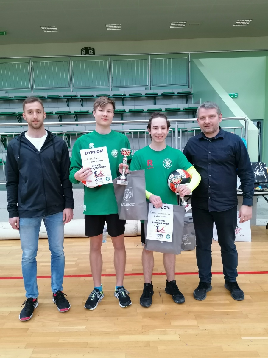 Zdjęcie w galerii na portalu naszraciborz.pl: Turniej siatkarskich dwójek w Arenie Rafako wiadomości z regionu