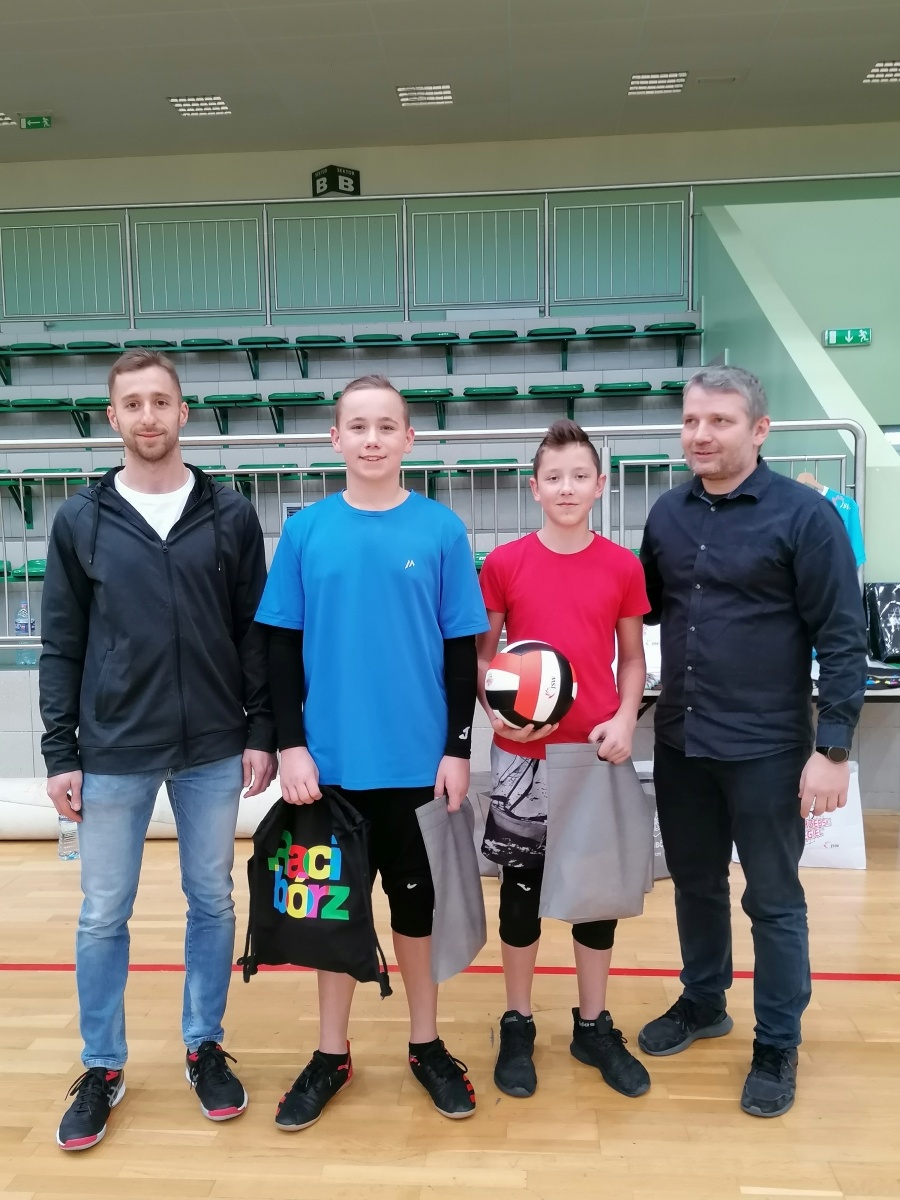 Zdjęcie w galerii na portalu naszraciborz.pl: Turniej siatkarskich dwójek w Arenie Rafako wiadomości z regionu