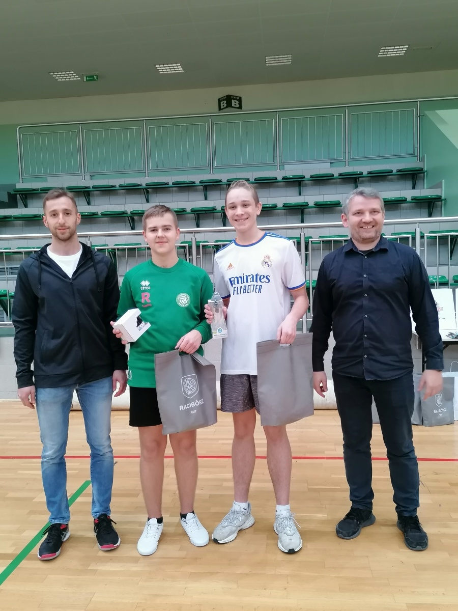 Zdjęcie w galerii na portalu naszraciborz.pl: Turniej siatkarskich dwójek w Arenie Rafako wiadomości z regionu