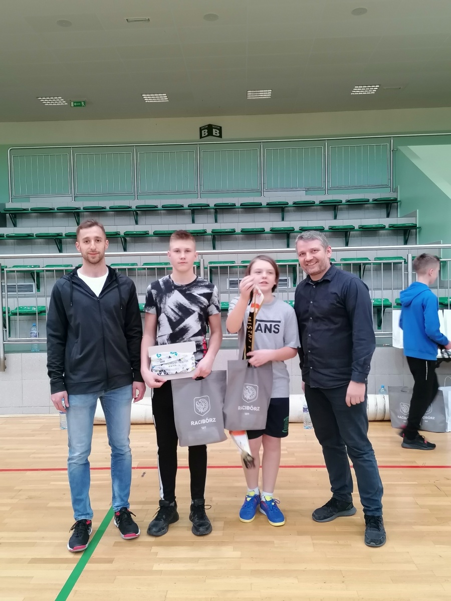 Zdjęcie w galerii na portalu naszraciborz.pl: Turniej siatkarskich dwójek w Arenie Rafako wiadomości z regionu