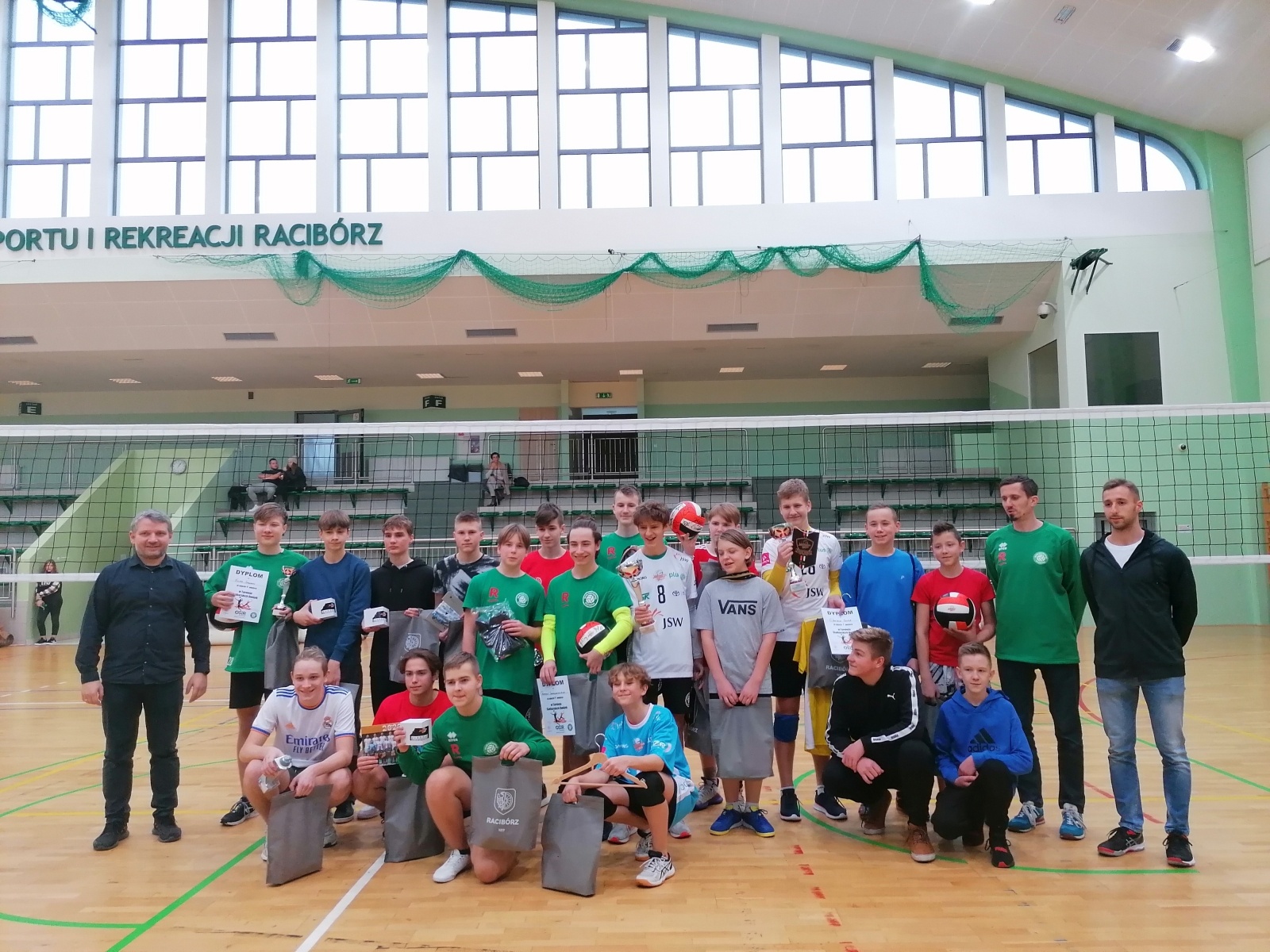 Zdjęcie w galerii na portalu naszraciborz.pl: Turniej siatkarskich dwójek w Arenie Rafako wiadomości z regionu