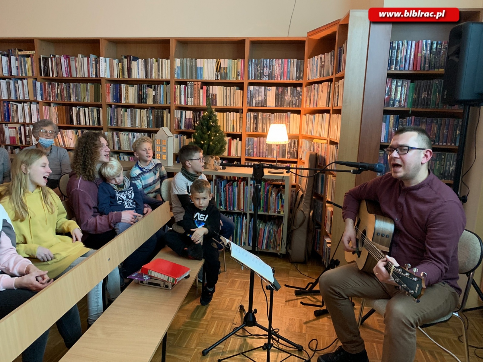 Zdjęcie w galerii na portalu naszraciborz.pl: Magiczne spotkanie z kolędami w bibliotece na Ocicach wiadomości z regionu