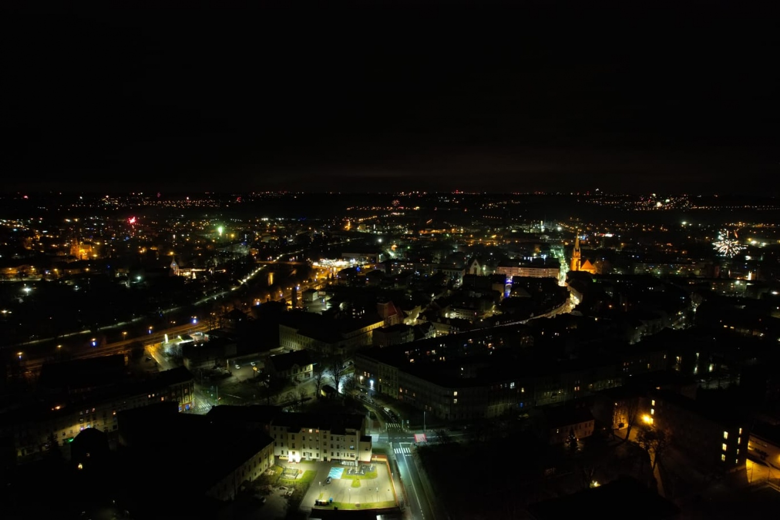 Zdjęcie w galerii na portalu naszraciborz.pl: Przywitanie nowego roku w Raciborzu okiem drona  wiadomości z regionu