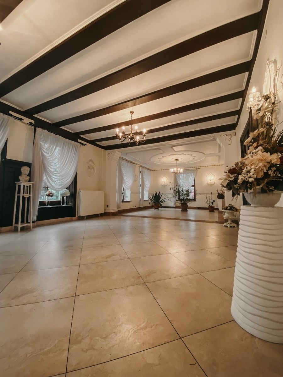 Zdjęcie w galerii na portalu naszraciborz.pl: Emocje zapisane w murach. Dawni mieszkańcy wojnowickiego pałacu wiadomości z regionu