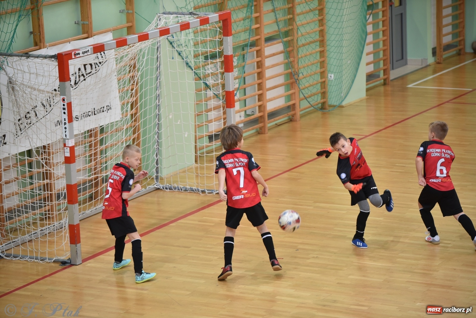 Zdjęcie w galerii na portalu naszraciborz.pl: Młodzi piłkarze z regionu powitali rok na sportowo [FOTO i WIDEO] wiadomości z regionu