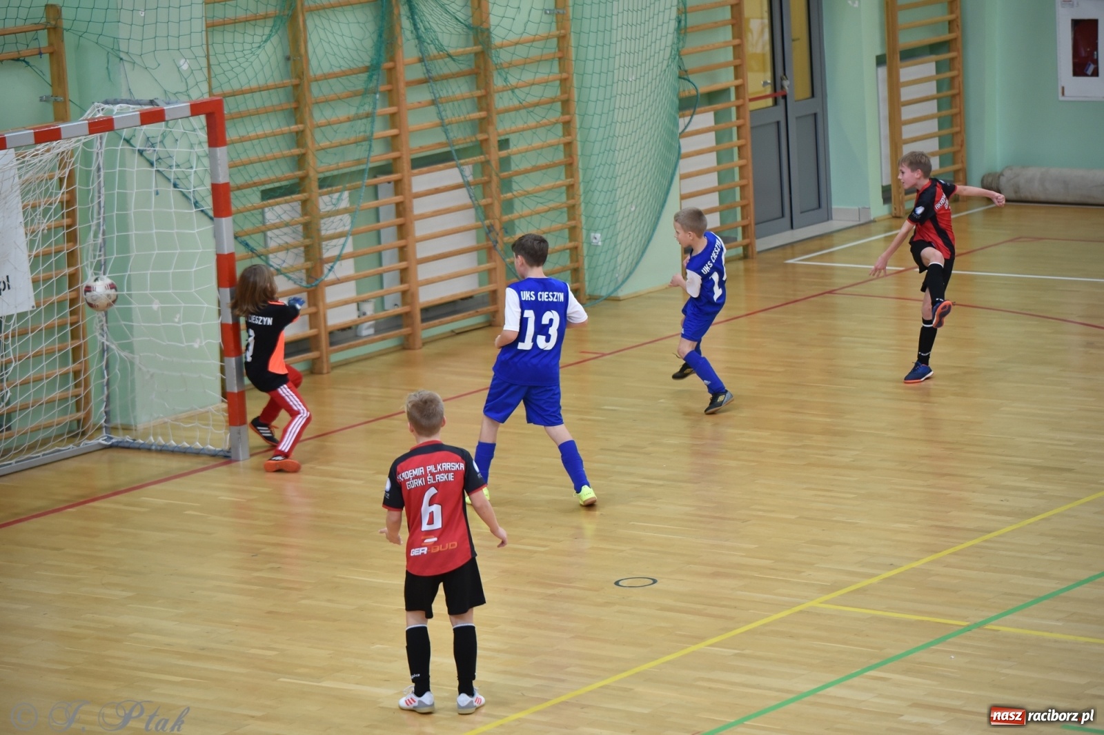 Zdjęcie w galerii na portalu naszraciborz.pl: Młodzi piłkarze z regionu powitali rok na sportowo [FOTO i WIDEO] wiadomości z regionu