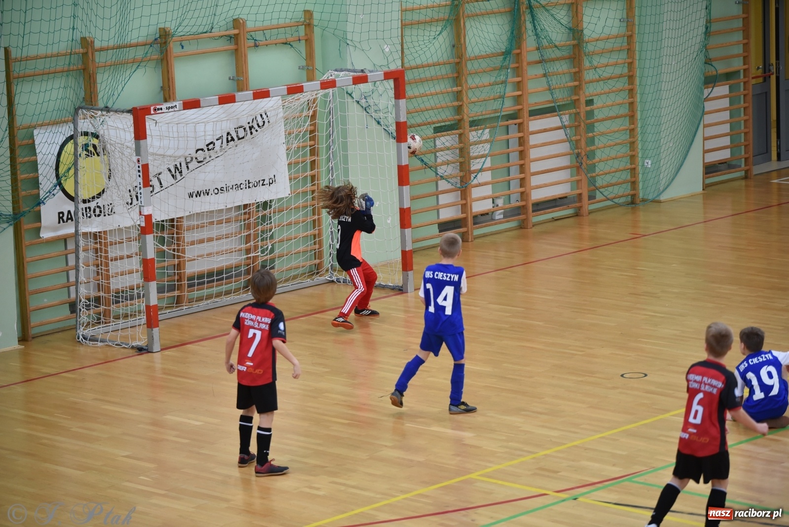 Zdjęcie w galerii na portalu naszraciborz.pl: Młodzi piłkarze z regionu powitali rok na sportowo [FOTO i WIDEO] wiadomości z regionu