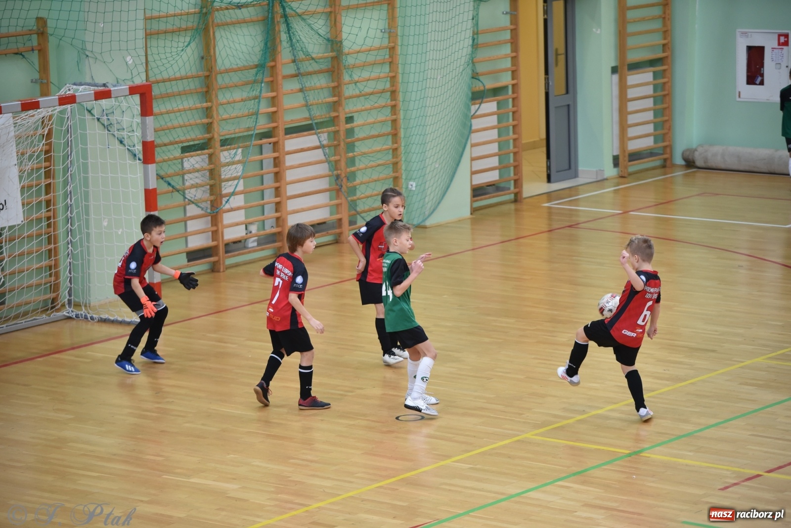 Zdjęcie w galerii na portalu naszraciborz.pl: Młodzi piłkarze z regionu powitali rok na sportowo [FOTO i WIDEO] wiadomości z regionu