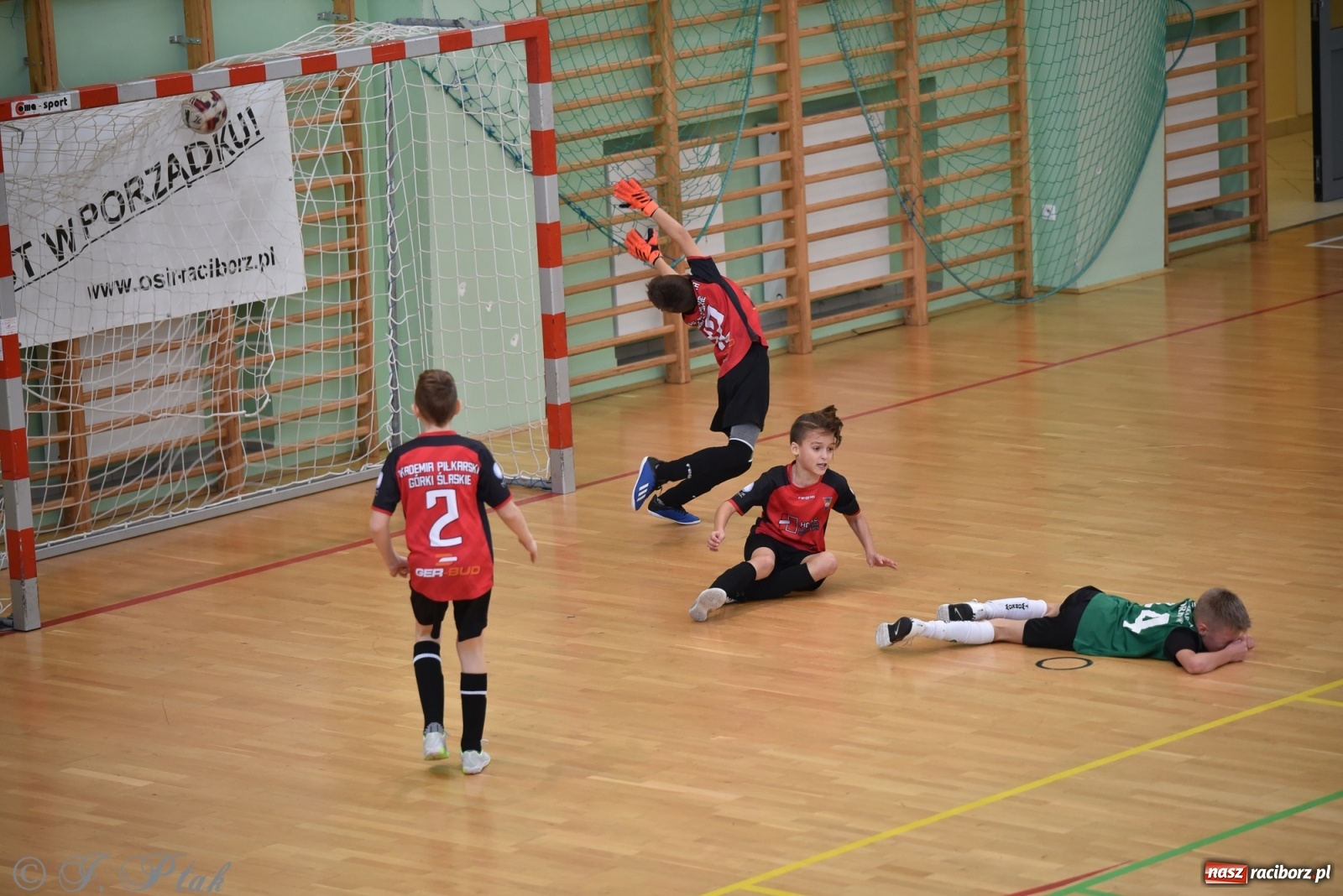 Zdjęcie w galerii na portalu naszraciborz.pl: Młodzi piłkarze z regionu powitali rok na sportowo [FOTO i WIDEO] wiadomości z regionu