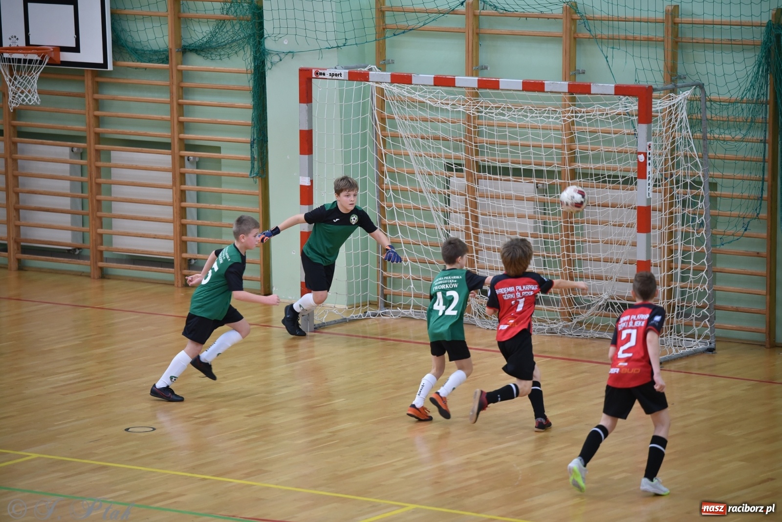 Zdjęcie w galerii na portalu naszraciborz.pl: Młodzi piłkarze z regionu powitali rok na sportowo [FOTO i WIDEO] wiadomości z regionu