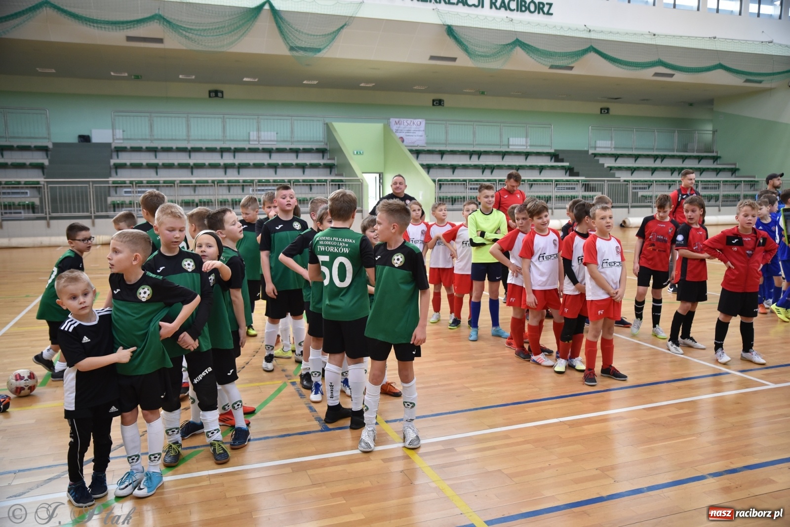 Zdjęcie w galerii na portalu naszraciborz.pl: Młodzi piłkarze z regionu powitali rok na sportowo [FOTO i WIDEO] wiadomości z regionu