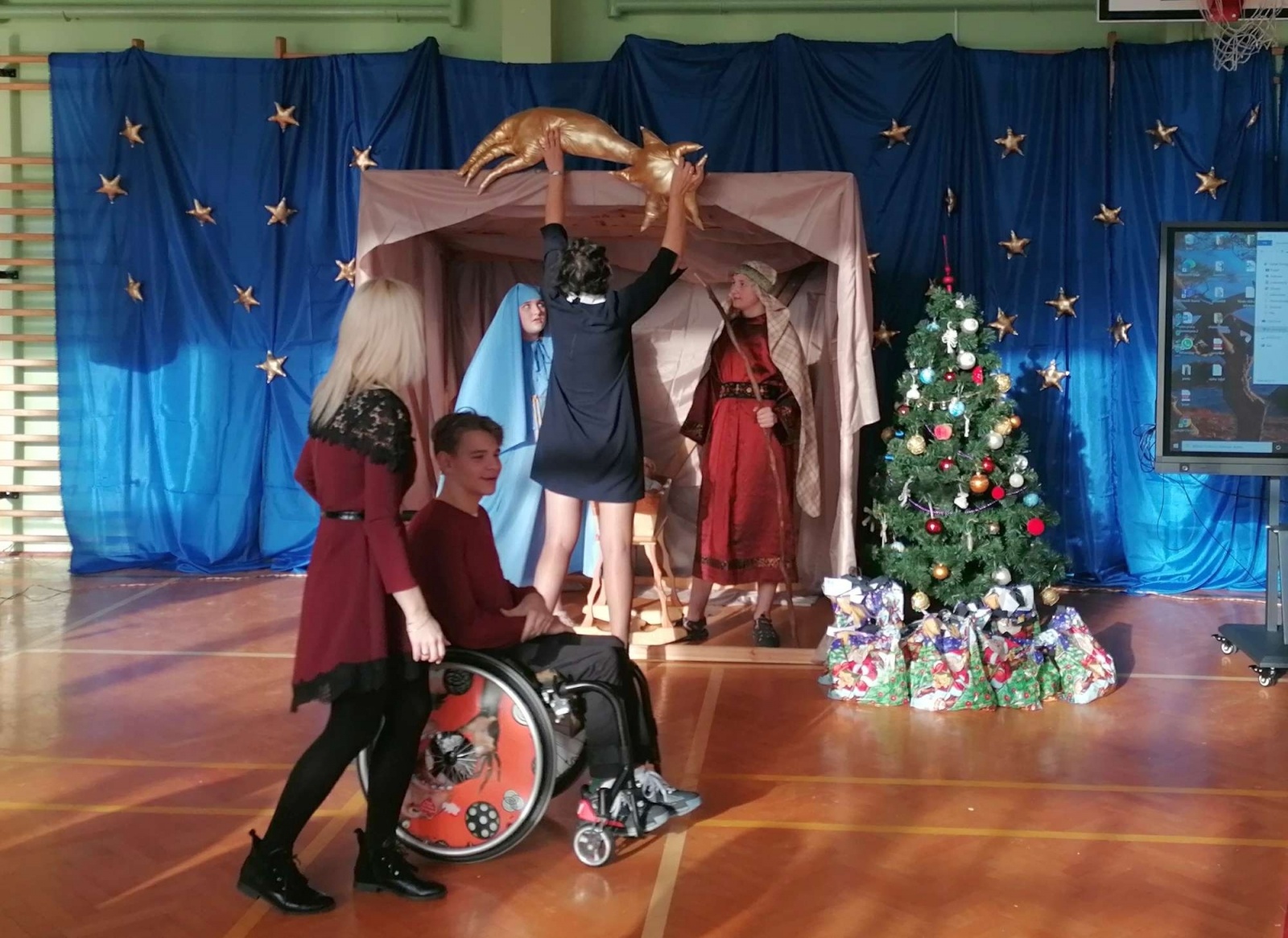 Zdjęcie w galerii na portalu naszraciborz.pl: Rekolekcje i jasełka w Zespole Szkół Specjalnych [FOTO] wiadomości z regionu