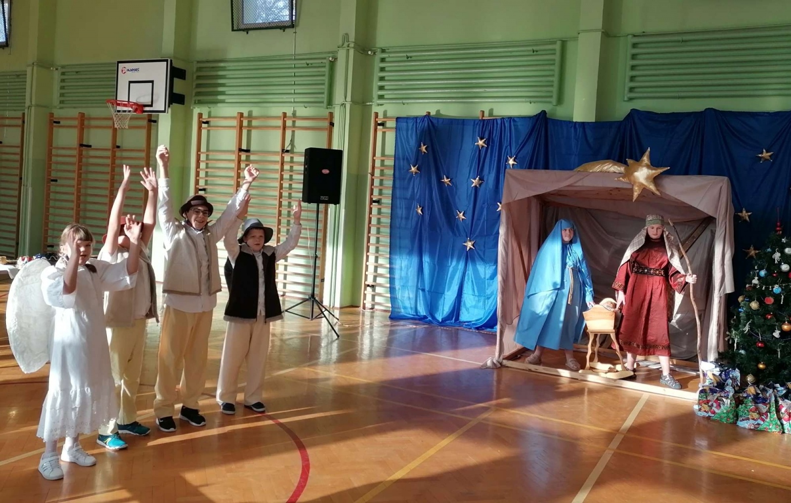 Zdjęcie w galerii na portalu naszraciborz.pl: Rekolekcje i jasełka w Zespole Szkół Specjalnych [FOTO] wiadomości z regionu