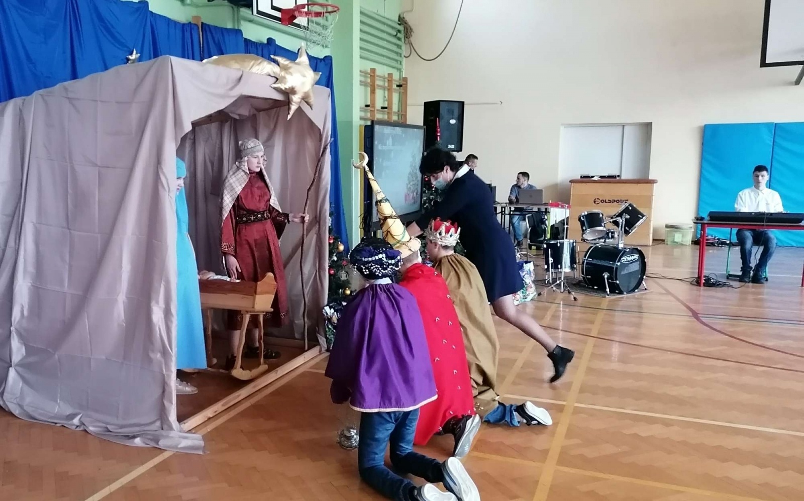 Zdjęcie w galerii na portalu naszraciborz.pl: Rekolekcje i jasełka w Zespole Szkół Specjalnych [FOTO] wiadomości z regionu