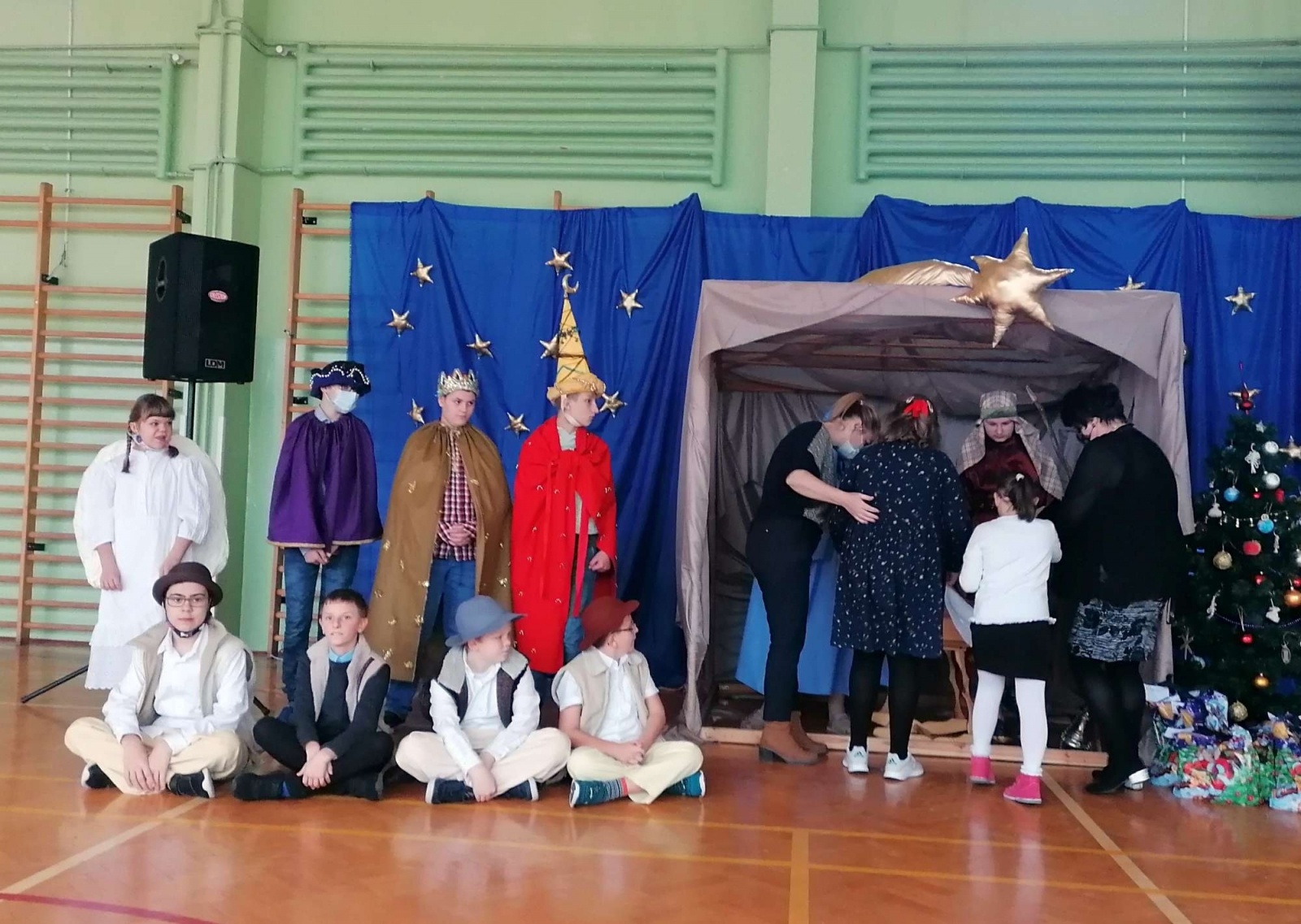 Zdjęcie w galerii na portalu naszraciborz.pl: Rekolekcje i jasełka w Zespole Szkół Specjalnych [FOTO] wiadomości z regionu