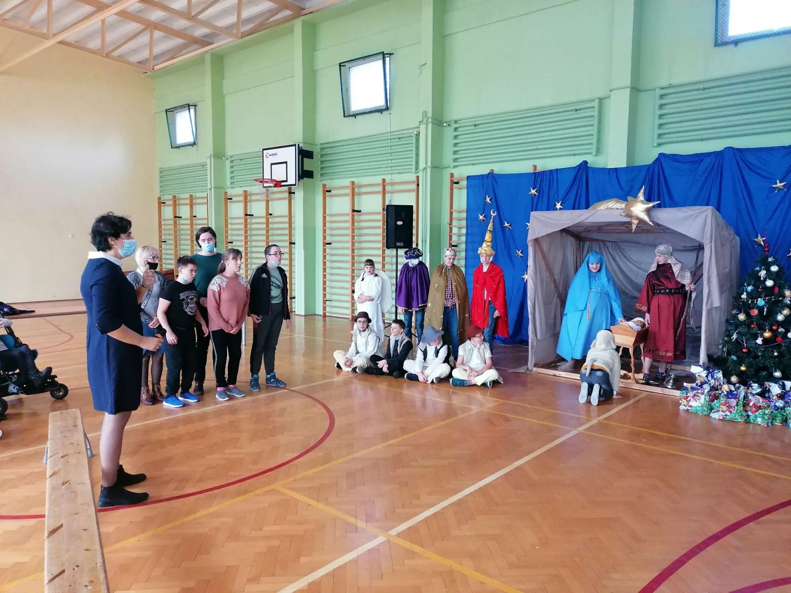 Zdjęcie w galerii na portalu naszraciborz.pl: Rekolekcje i jasełka w Zespole Szkół Specjalnych [FOTO] wiadomości z regionu
