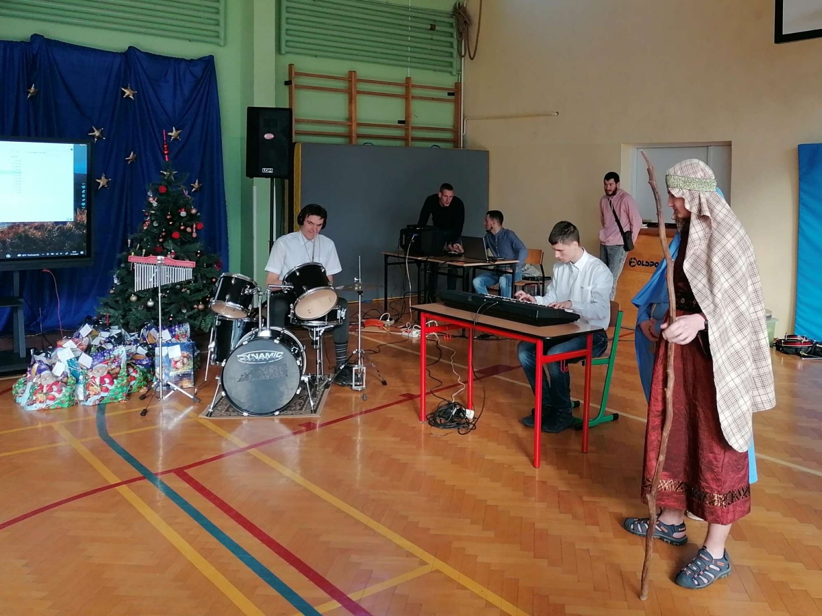 Zdjęcie w galerii na portalu naszraciborz.pl: Rekolekcje i jasełka w Zespole Szkół Specjalnych [FOTO] wiadomości z regionu