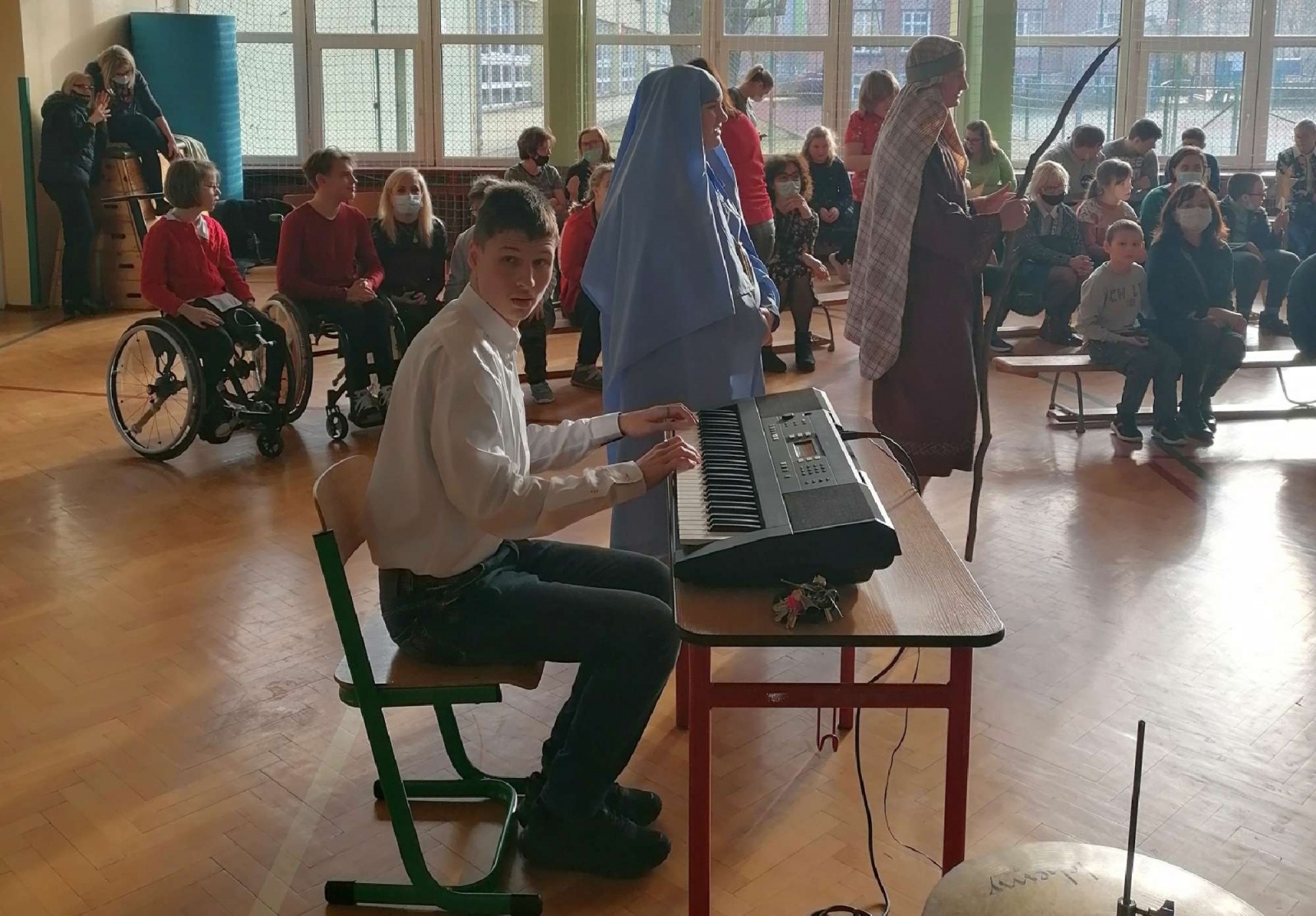 Zdjęcie w galerii na portalu naszraciborz.pl: Rekolekcje i jasełka w Zespole Szkół Specjalnych [FOTO] wiadomości z regionu