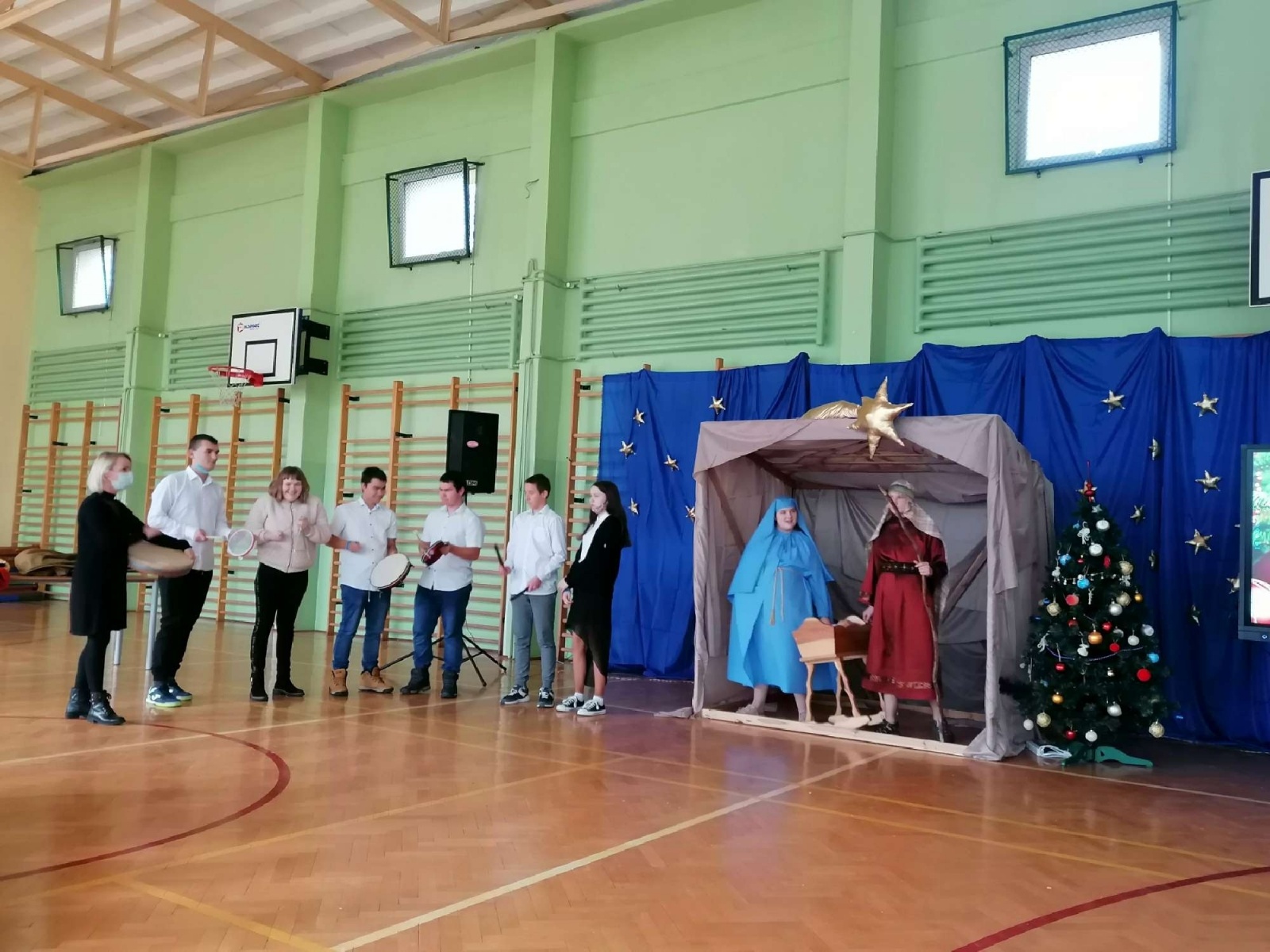 Zdjęcie w galerii na portalu naszraciborz.pl: Rekolekcje i jasełka w Zespole Szkół Specjalnych [FOTO] wiadomości z regionu