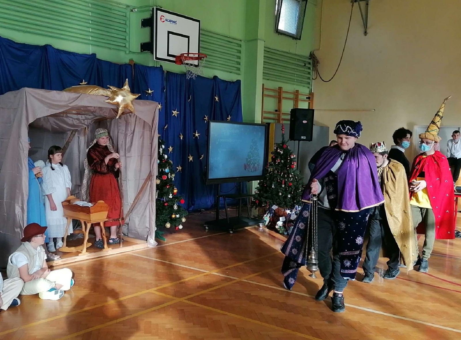 Zdjęcie w galerii na portalu naszraciborz.pl: Rekolekcje i jasełka w Zespole Szkół Specjalnych [FOTO] wiadomości z regionu