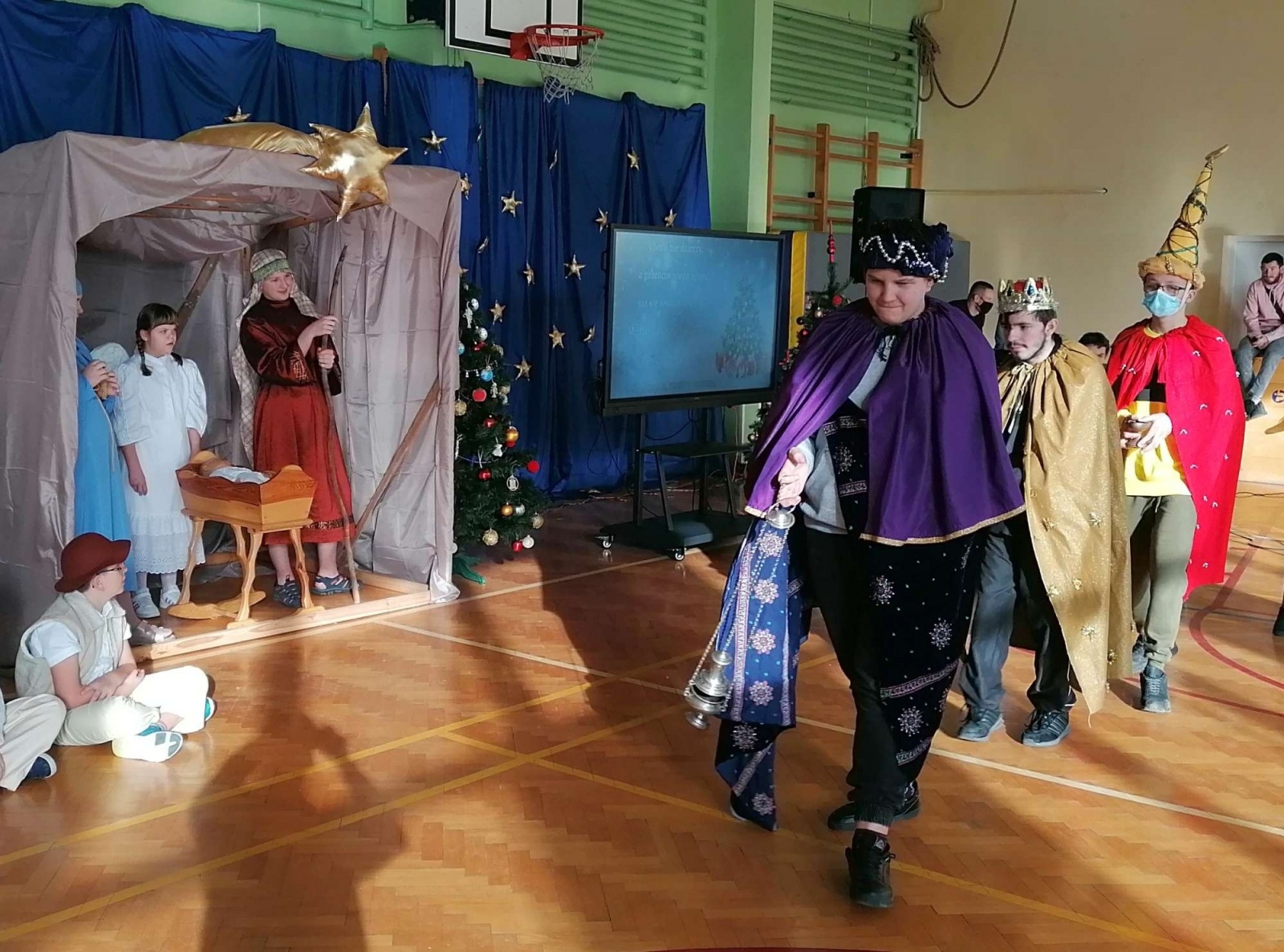 Zdjęcie w galerii na portalu naszraciborz.pl: Rekolekcje i jasełka w Zespole Szkół Specjalnych [FOTO] wiadomości z regionu