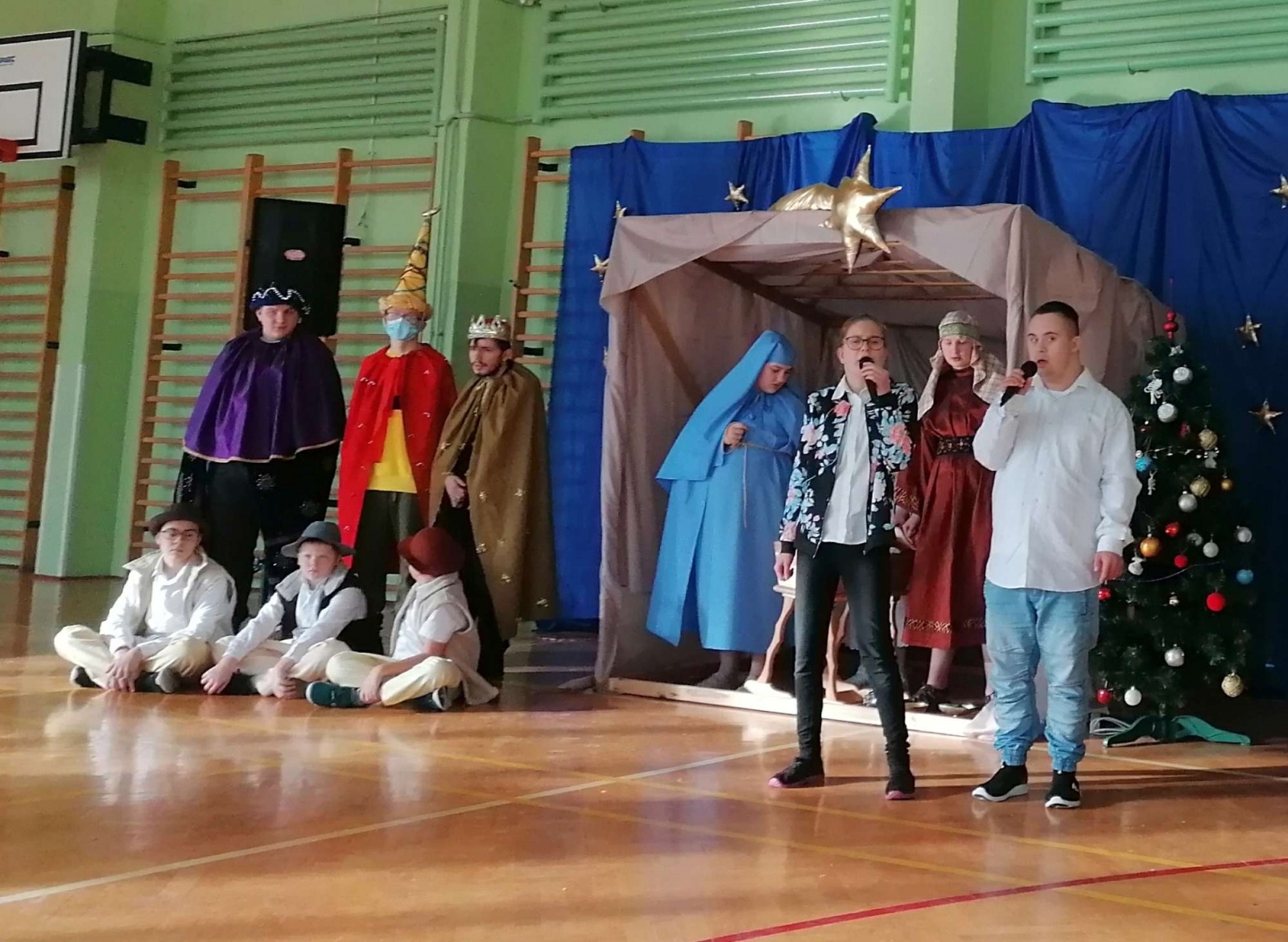 Zdjęcie w galerii na portalu naszraciborz.pl: Rekolekcje i jasełka w Zespole Szkół Specjalnych [FOTO] wiadomości z regionu