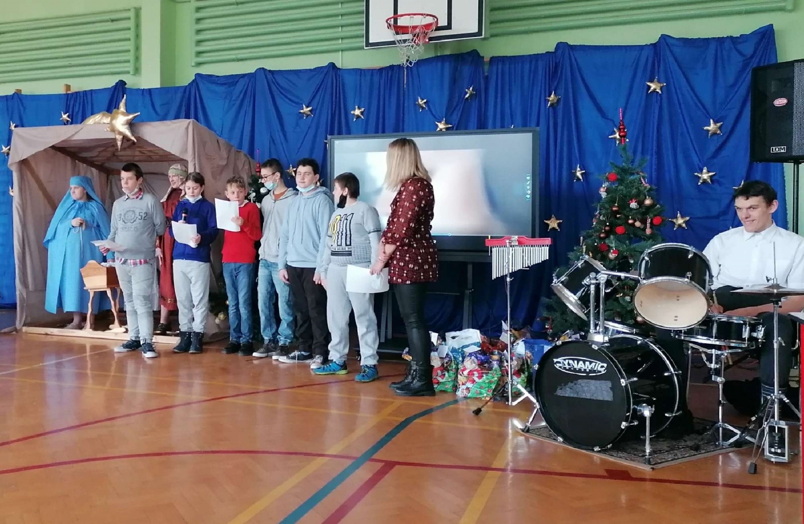 Zdjęcie w galerii na portalu naszraciborz.pl: Rekolekcje i jasełka w Zespole Szkół Specjalnych [FOTO] wiadomości z regionu