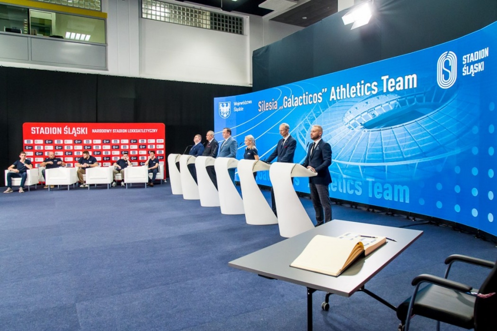 Zdjęcie w galerii na portalu naszraciborz.pl: Justyna Święty-Ersetic w teamie Galacticos wiadomości z regionu