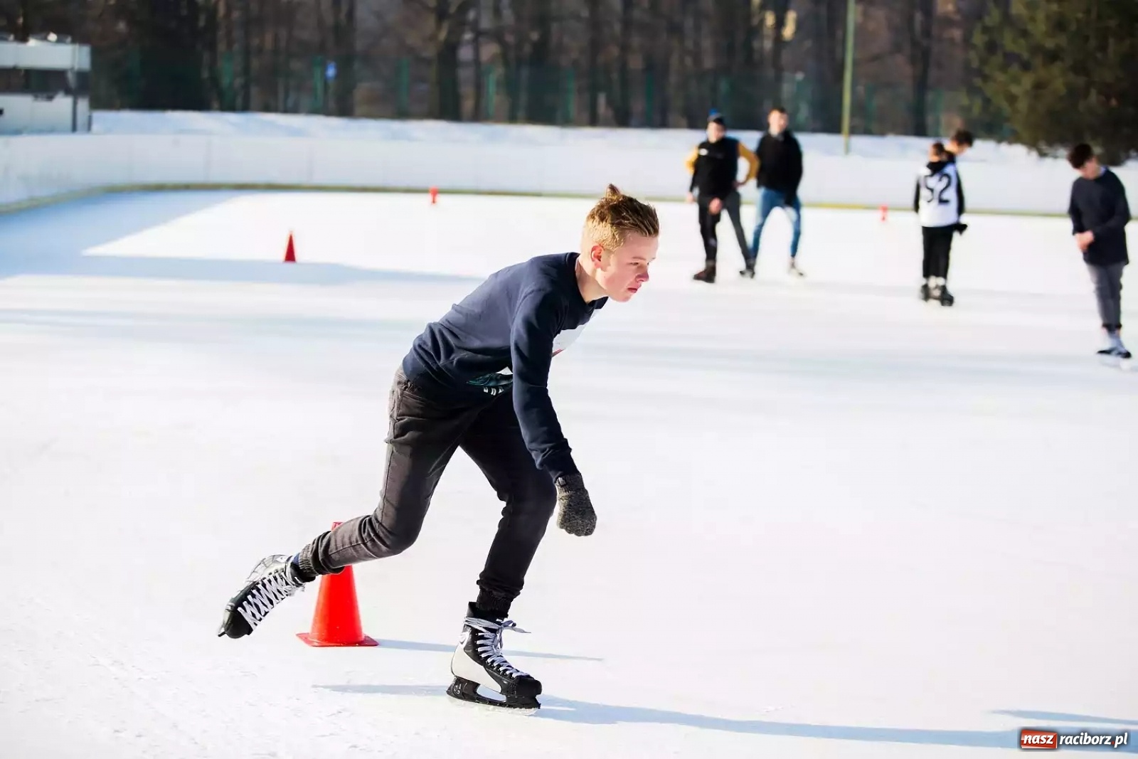 Zdjęcie w galerii na portalu naszraciborz.pl: Padła propozycja, by uruchomić na powrót lodowisko Piastor na Ostrogu wiadomości z regionu