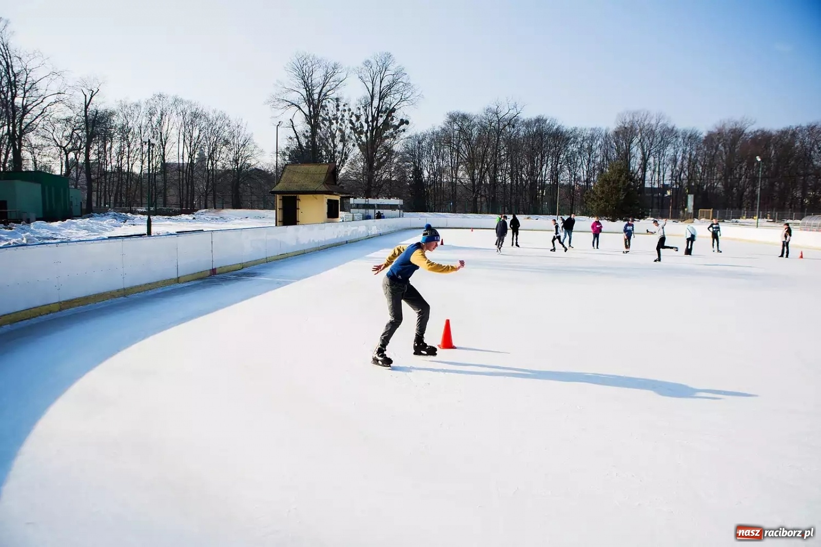 Zdjęcie w galerii na portalu naszraciborz.pl: Padła propozycja, by uruchomić na powrót lodowisko Piastor na Ostrogu wiadomości z regionu