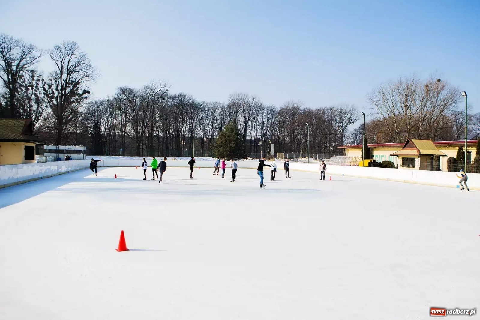 Zdjęcie w galerii na portalu naszraciborz.pl: Padła propozycja, by uruchomić na powrót lodowisko Piastor na Ostrogu wiadomości z regionu