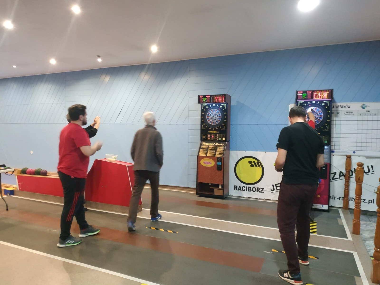 Zdjęcie w galerii na portalu naszraciborz.pl: Noworoczny turniej darta na start cyklu Grand Prix [FOTO] wiadomości z regionu