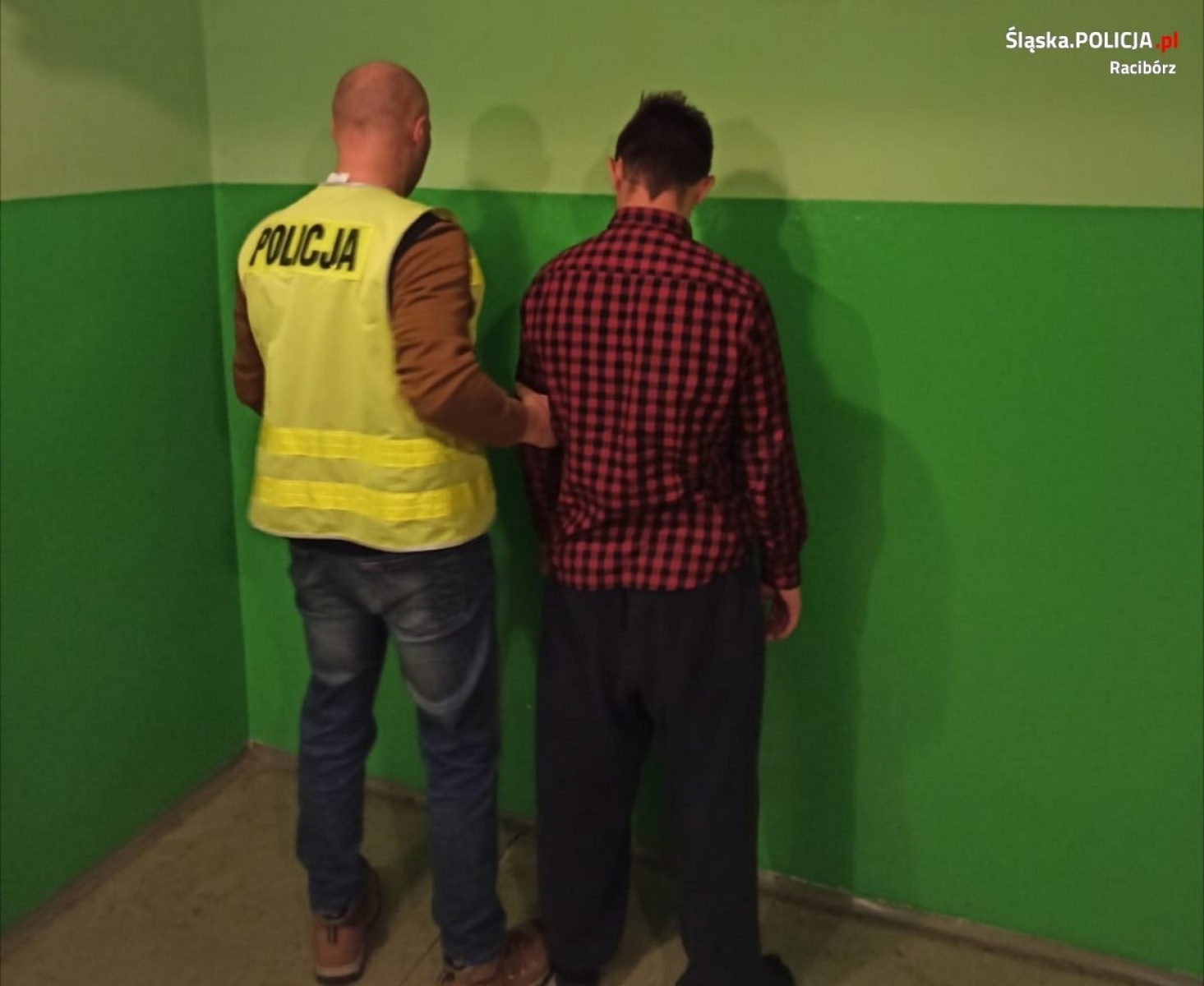 Zdjęcie w galerii na portalu naszraciborz.pl: Sprawcy pobicia w rękach kuźniańskich policjantów wiadomości z regionu