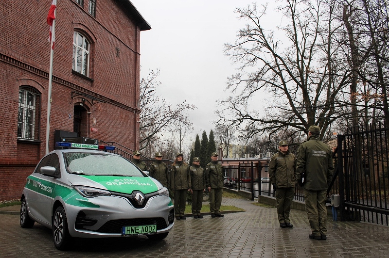 Zdjęcie w galerii na portalu naszraciborz.pl: Pierwszy samochód z napędem elektrycznym w Śląskim Oddziale Straży Granicznej wiadomości z regionu