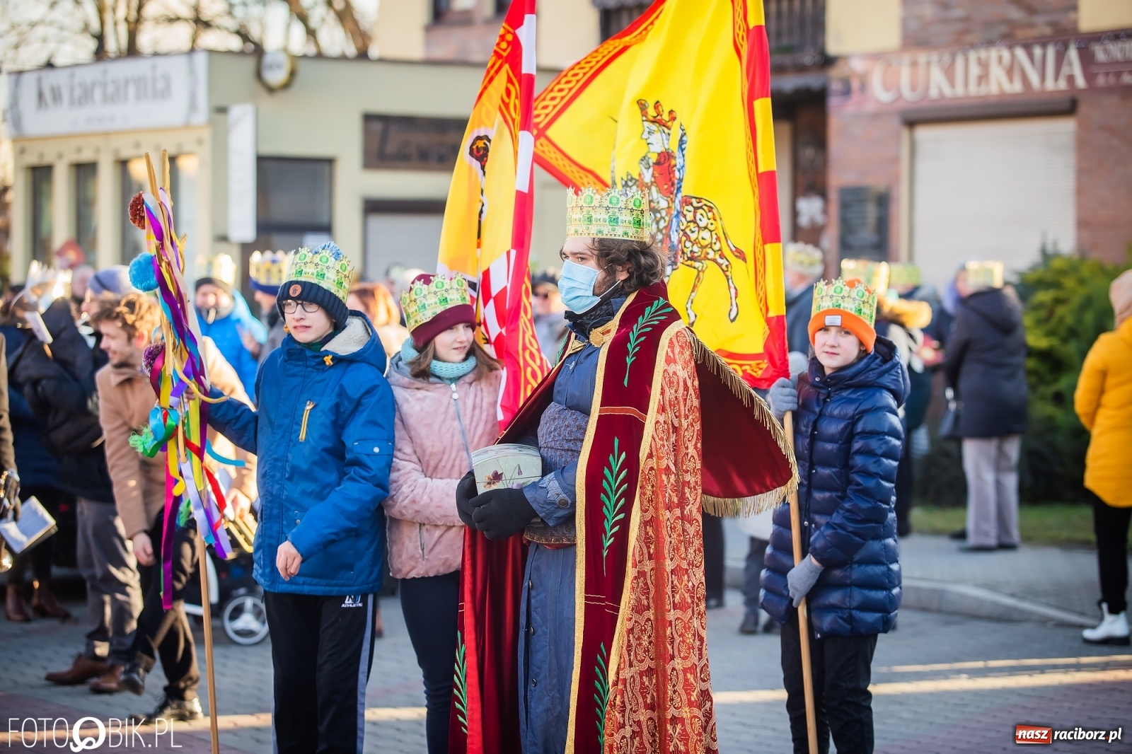 Zdjęcie w galerii na portalu naszraciborz.pl: Raciborski Orszak Trzech Króli - dwie scenki i setki wiernych [WIDEO] wiadomości z regionu