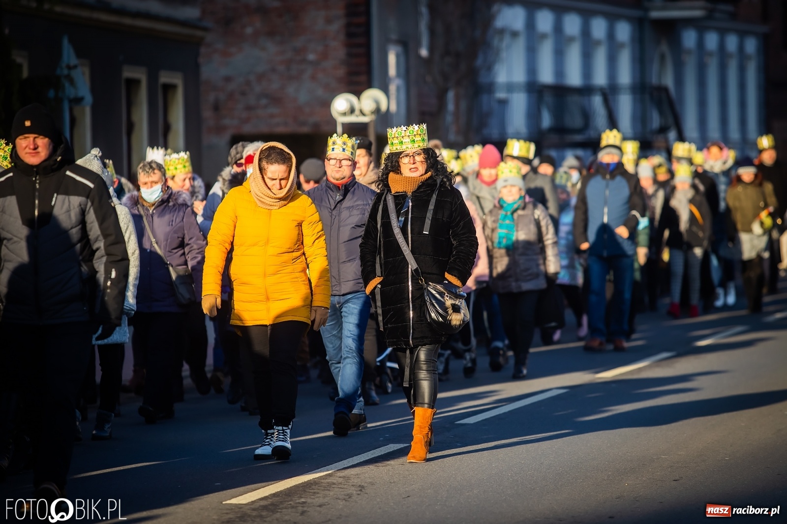 Zdjęcie w galerii na portalu naszraciborz.pl: Raciborski Orszak Trzech Króli - dwie scenki i setki wiernych [WIDEO] wiadomości z regionu