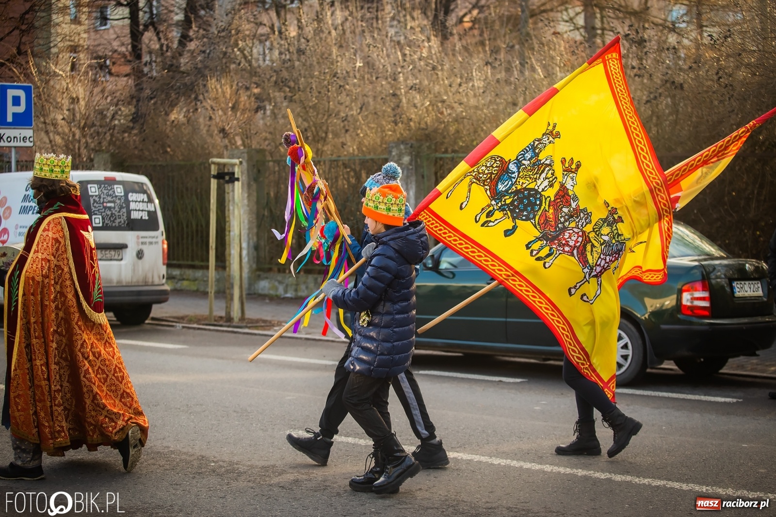 Zdjęcie w galerii na portalu naszraciborz.pl: Raciborski Orszak Trzech Króli - dwie scenki i setki wiernych [WIDEO] wiadomości z regionu