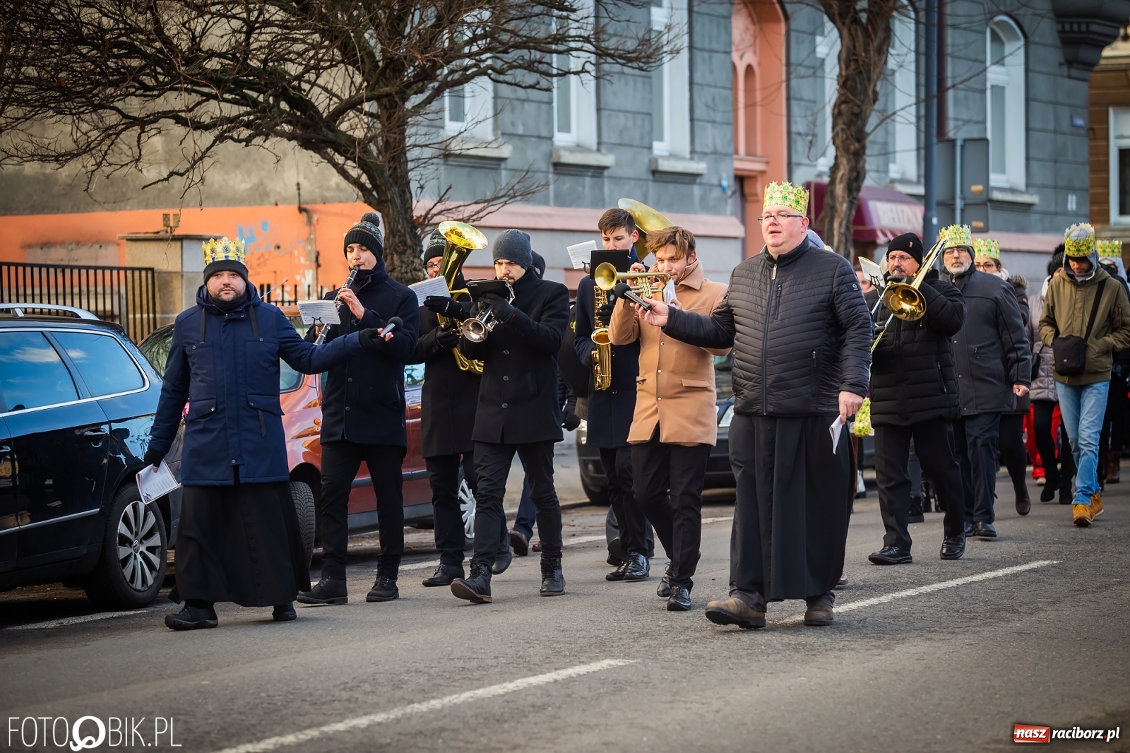 Zdjęcie w galerii na portalu naszraciborz.pl: Raciborski Orszak Trzech Króli - dwie scenki i setki wiernych [WIDEO] wiadomości z regionu
