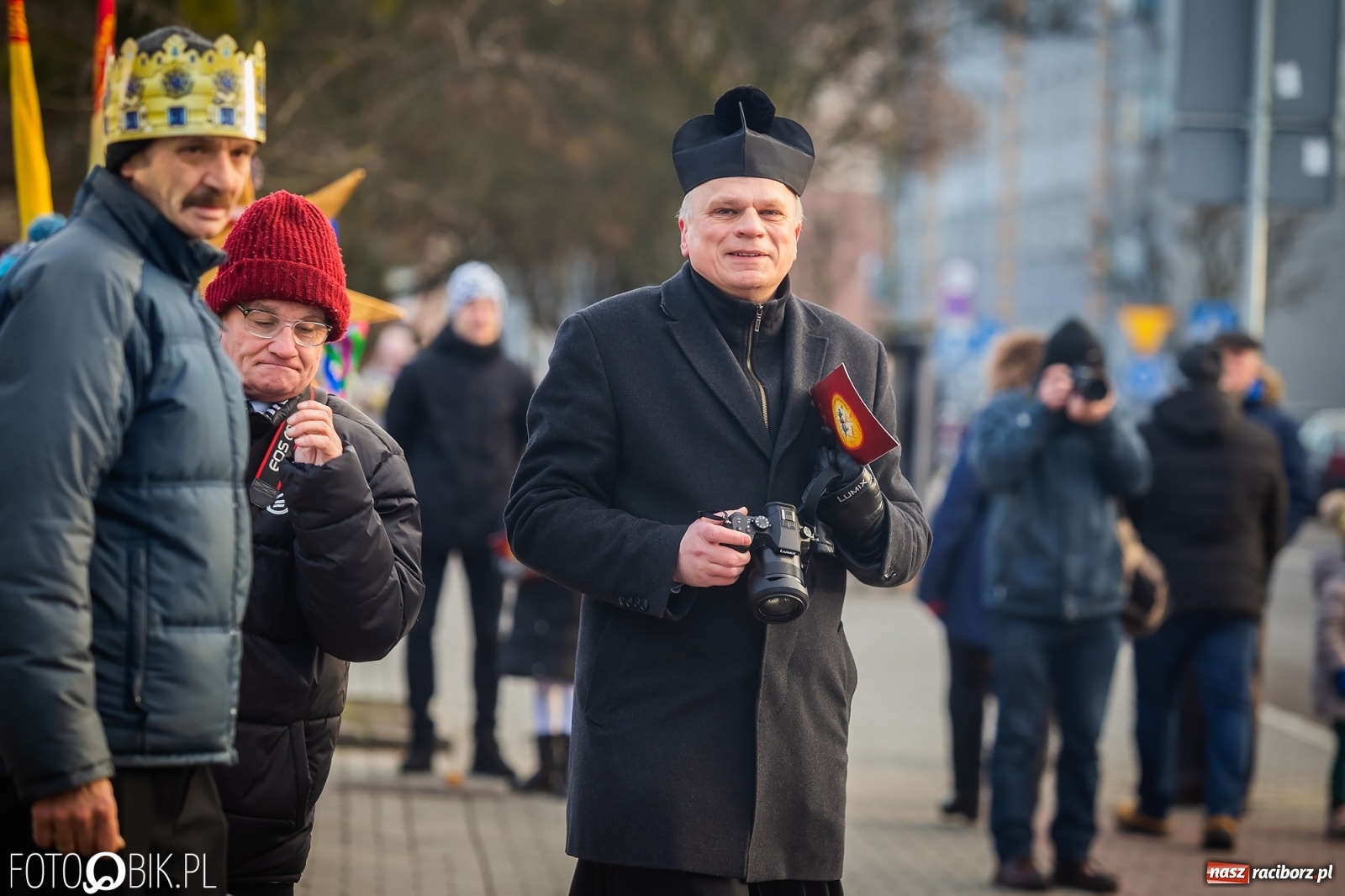Zdjęcie w galerii na portalu naszraciborz.pl: Raciborski Orszak Trzech Króli - dwie scenki i setki wiernych [WIDEO] wiadomości z regionu