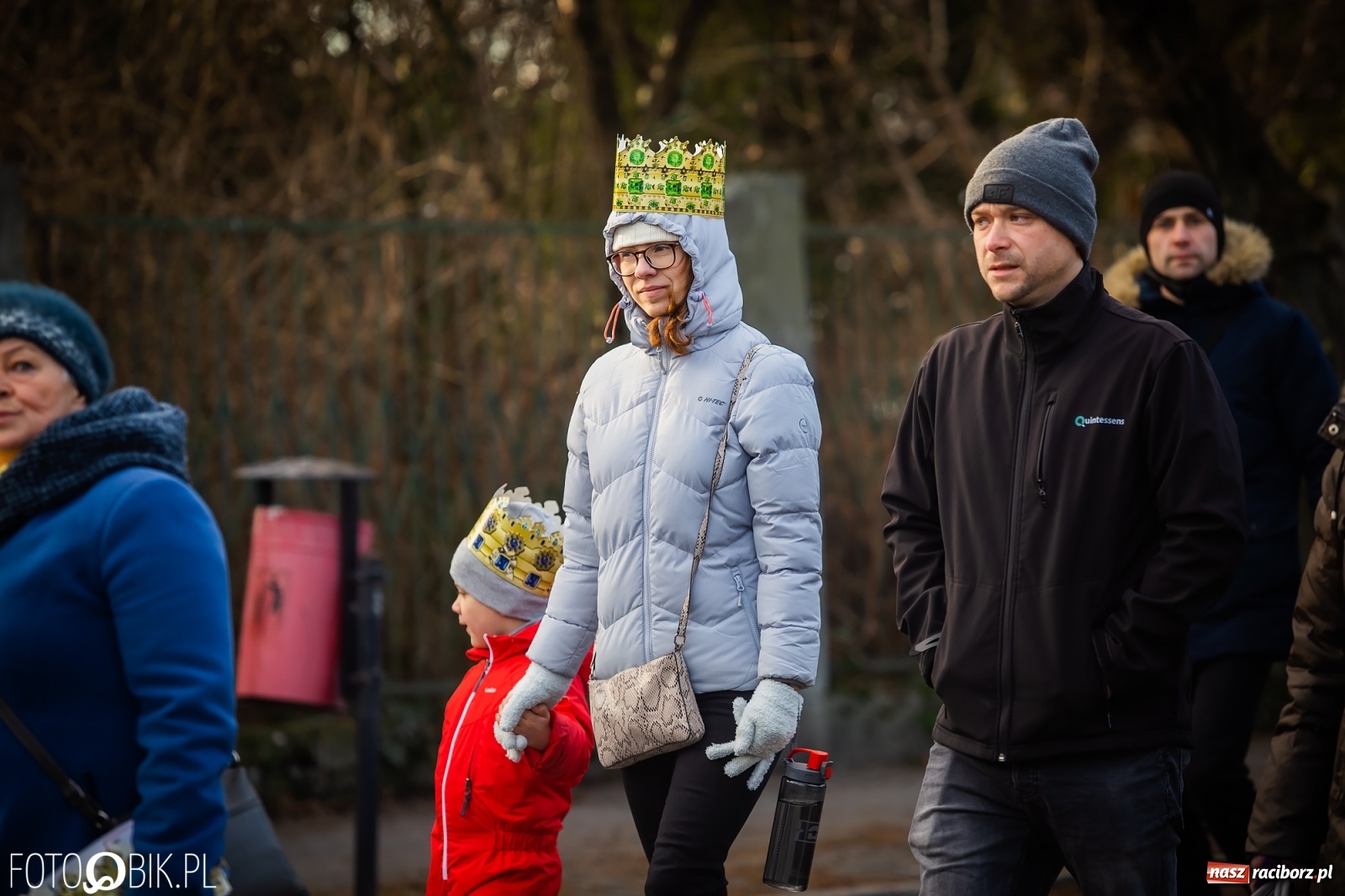 Zdjęcie w galerii na portalu naszraciborz.pl: Raciborski Orszak Trzech Króli - dwie scenki i setki wiernych [WIDEO] wiadomości z regionu